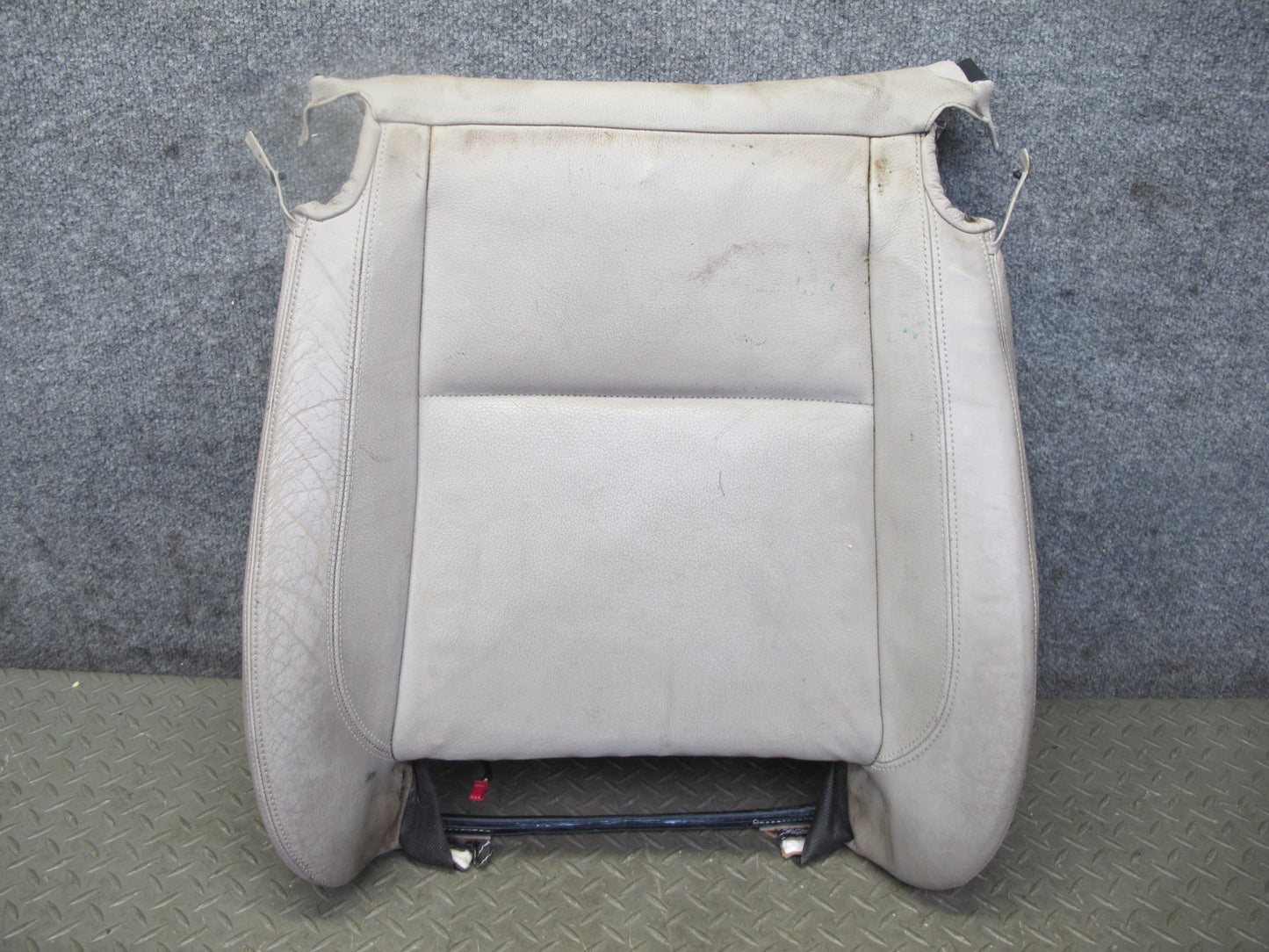 2008 BMW E88 135i Convertible Front Right Sport Seat Lower Leather Cushion OEM