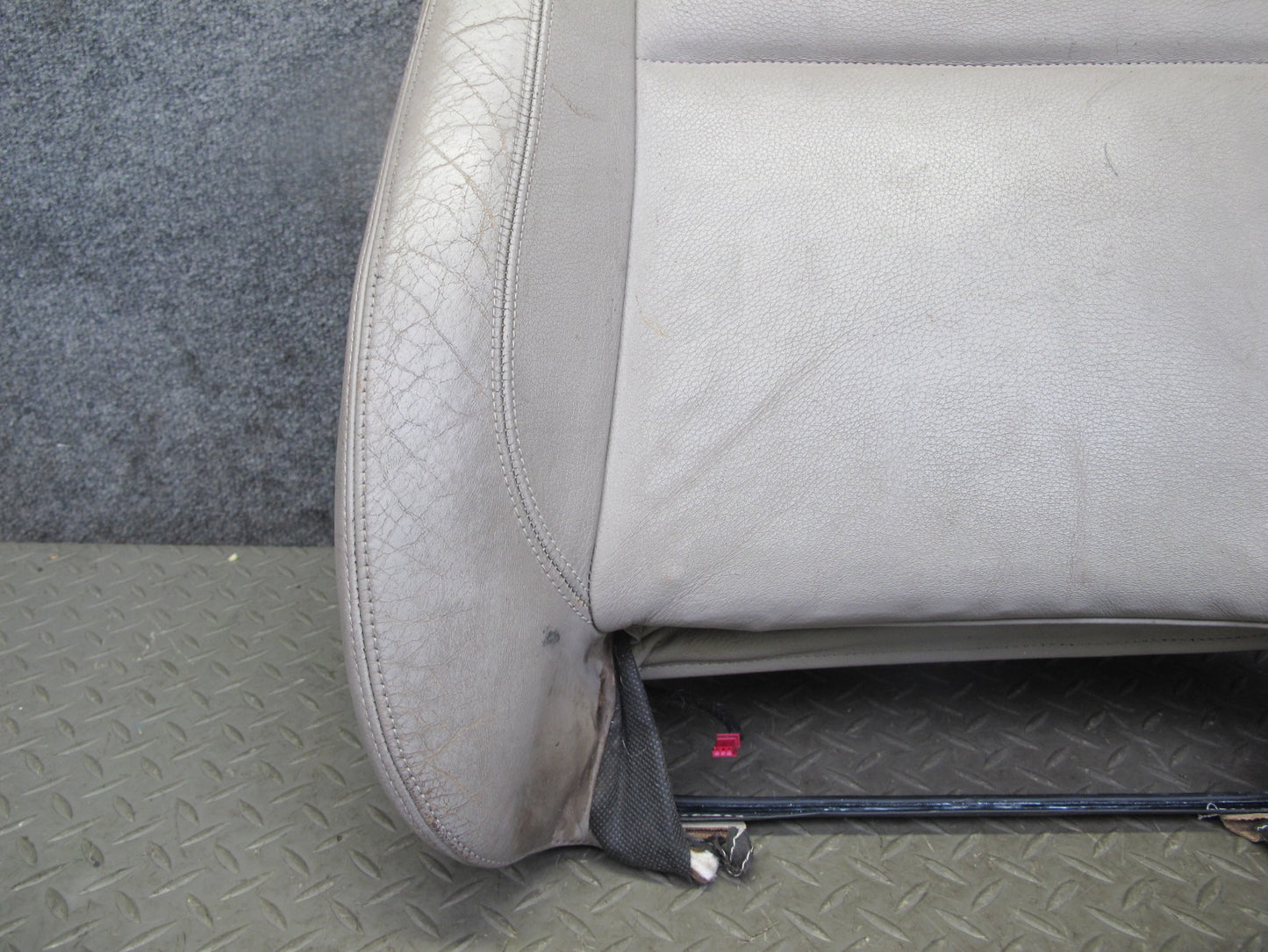 2008 BMW E88 135i Convertible Front Right Sport Seat Lower Leather Cushion OEM