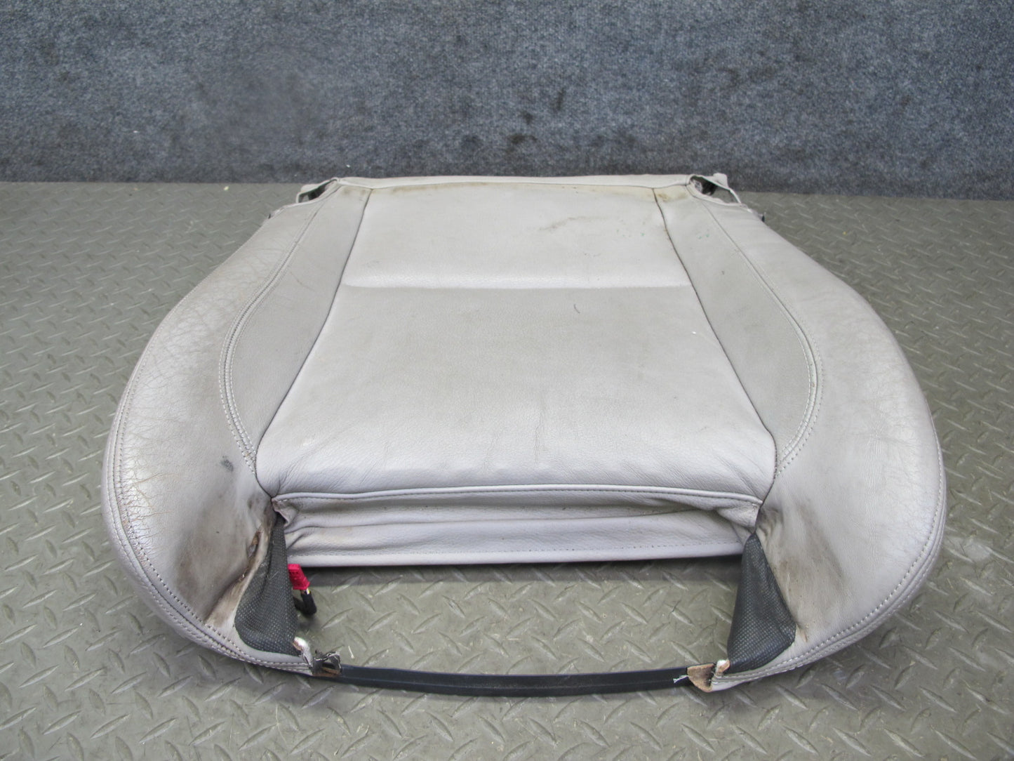 2008 BMW E88 135i Convertible Front Right Sport Seat Lower Leather Cushion OEM