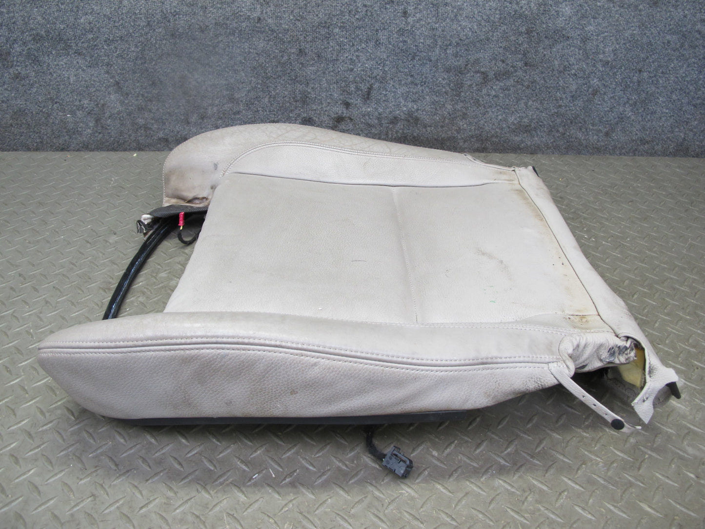 2008 BMW E88 135i Convertible Front Right Sport Seat Lower Leather Cushion OEM