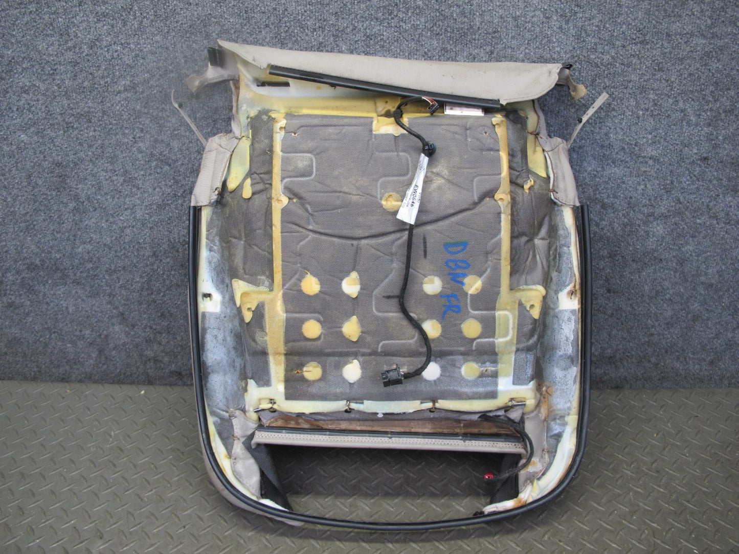 2008 BMW E88 135i Convertible Front Right Sport Seat Lower Leather Cushion OEM