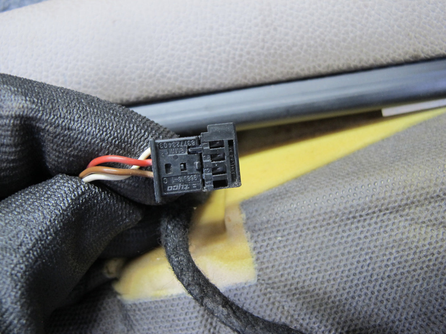 2008 BMW E88 135i Convertible Front Right Sport Seat Lower Leather Cushion OEM