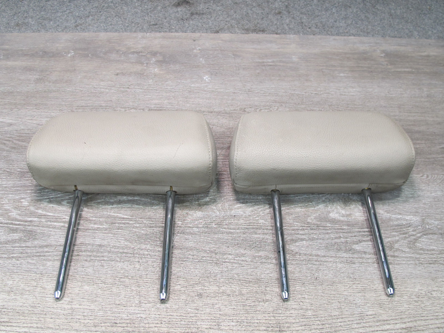 08-13 BMW E82 E88 135i Convertible Set of 2 Rear Seat Leather Headrest OEM