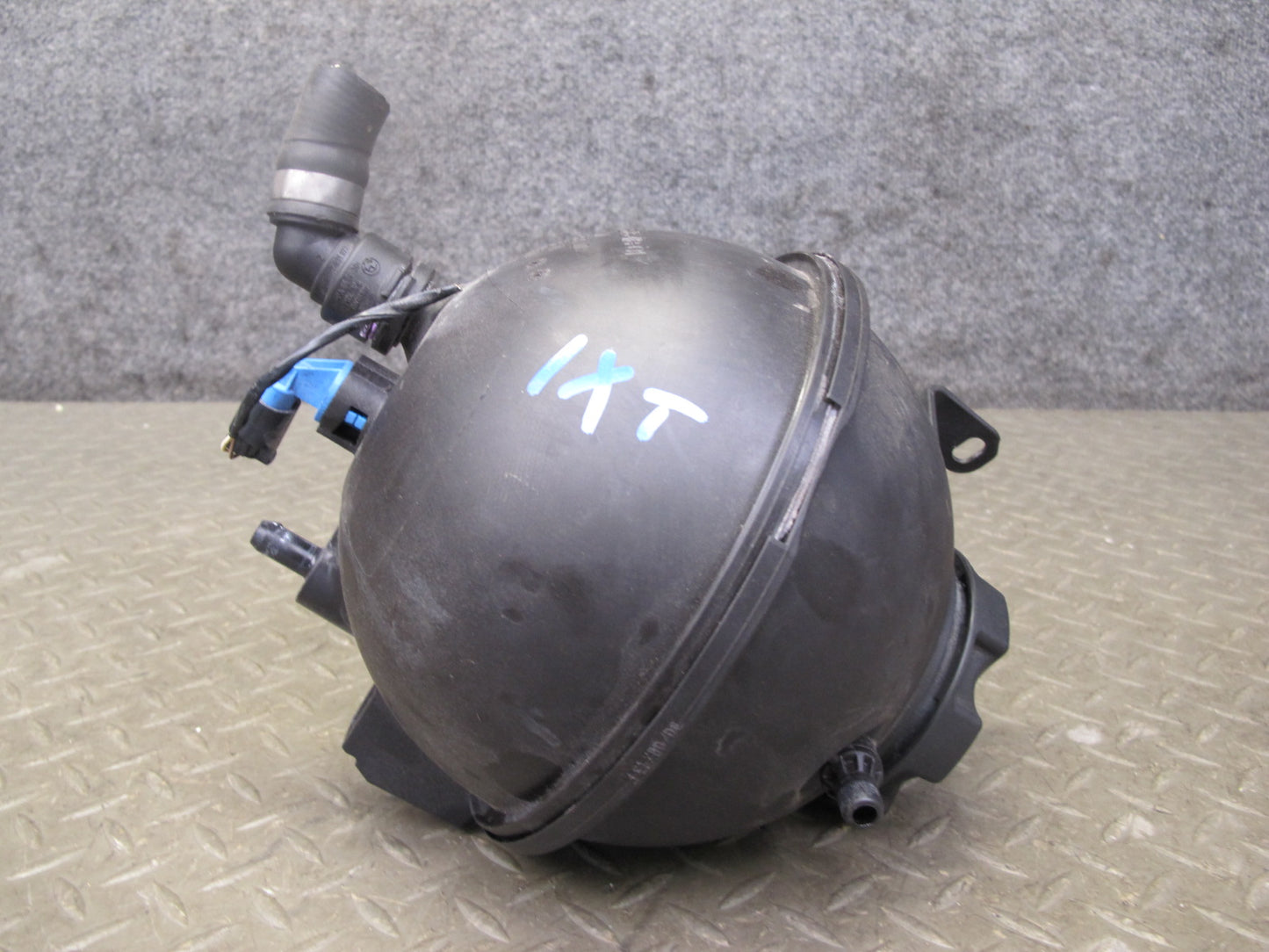 11-17 BMW F25 X3 Engine Coolant Expansion Overflow Reservoir Tank 8616418 OEM