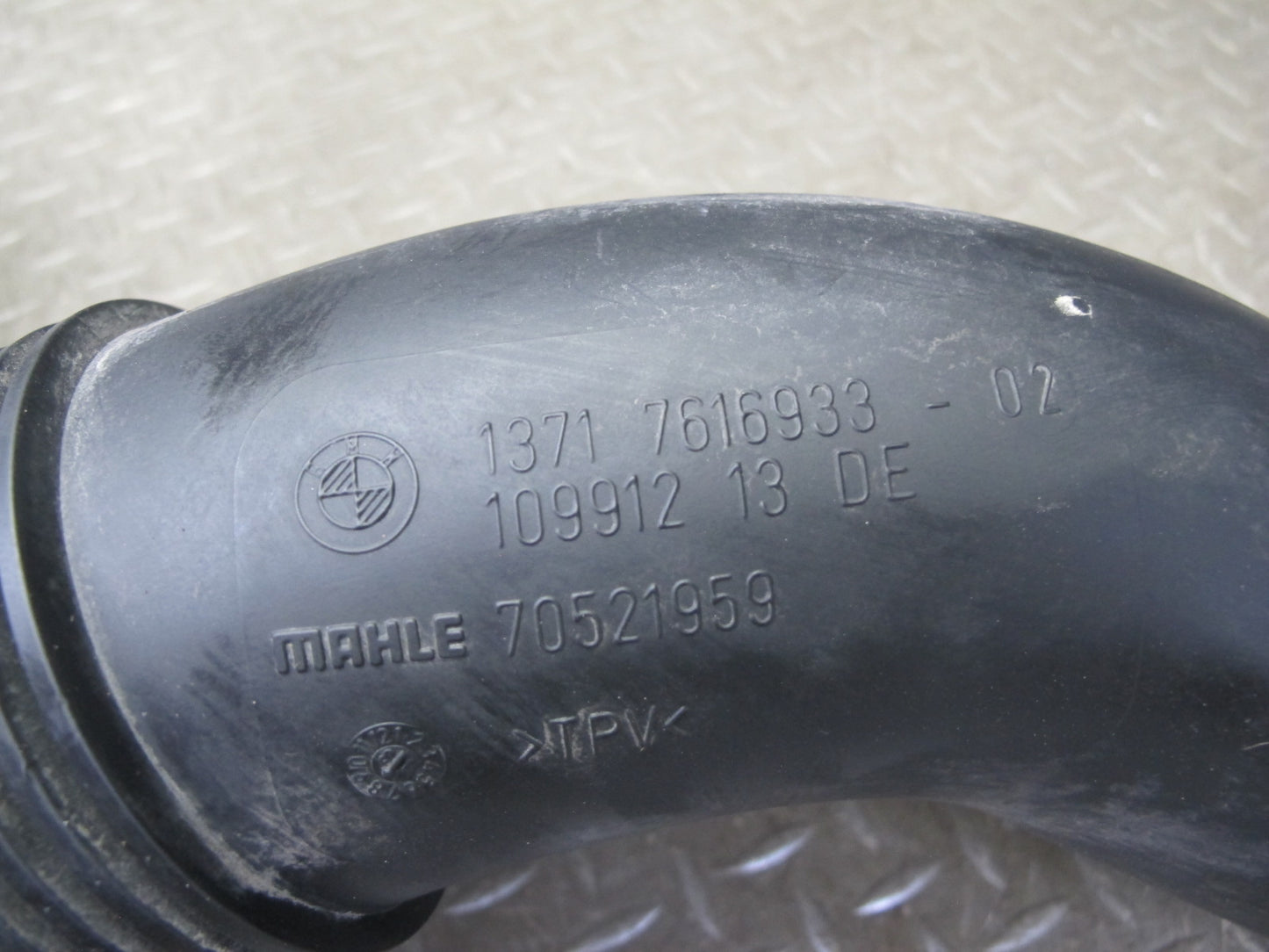 11-17 BMW F25 X3 Air Intake Cleaner Filter Box Hose Pipe Line 7616933 OEM