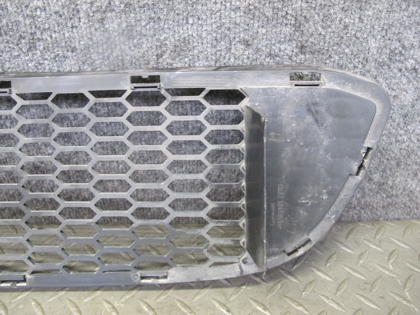 08-13 BMW E82 E88 135I Front Bumper M-sport Center Lower Air Vent Grille OEM