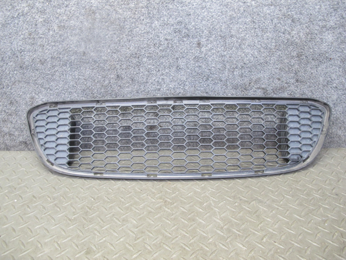 08-13 BMW E82 E88 135I Front Bumper M-sport Center Lower Air Vent Grille OEM