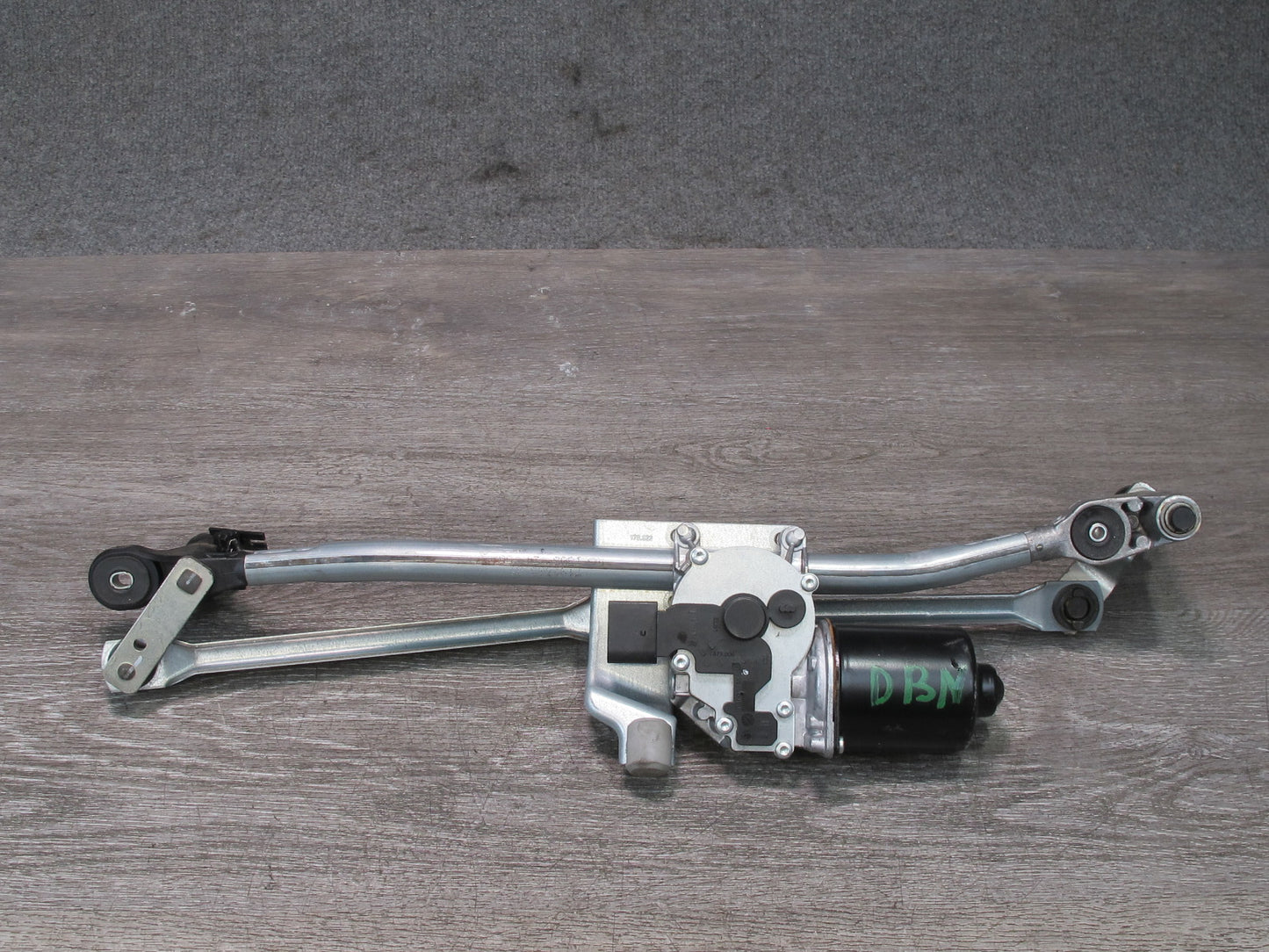 08-13 BMW E82 E88 135i Windshield Wiper Linkage w Motor OEM