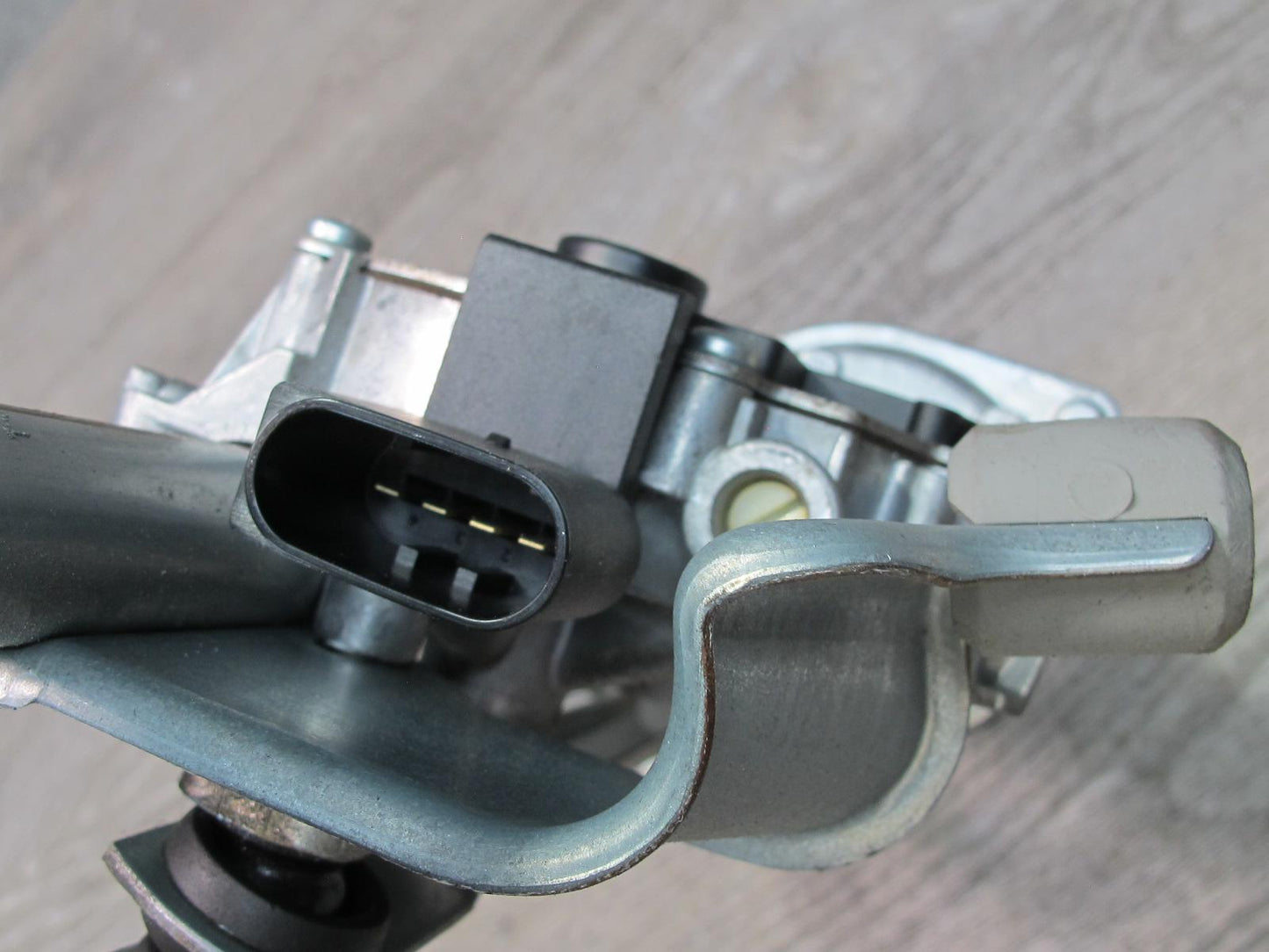 08-13 BMW E82 E88 135i Windshield Wiper Linkage w Motor OEM