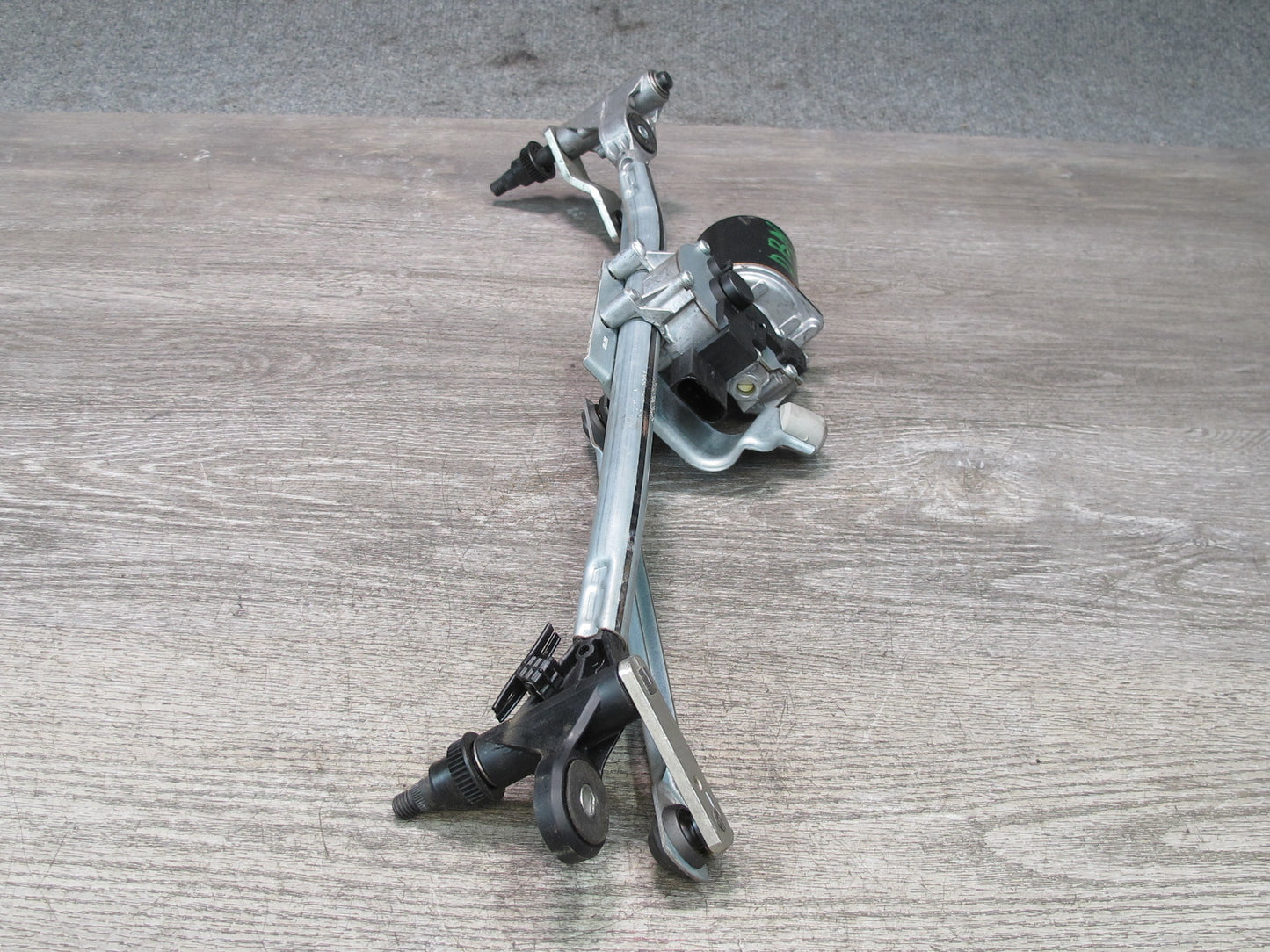 08-13 BMW E82 E88 135i Windshield Wiper Linkage w Motor OEM