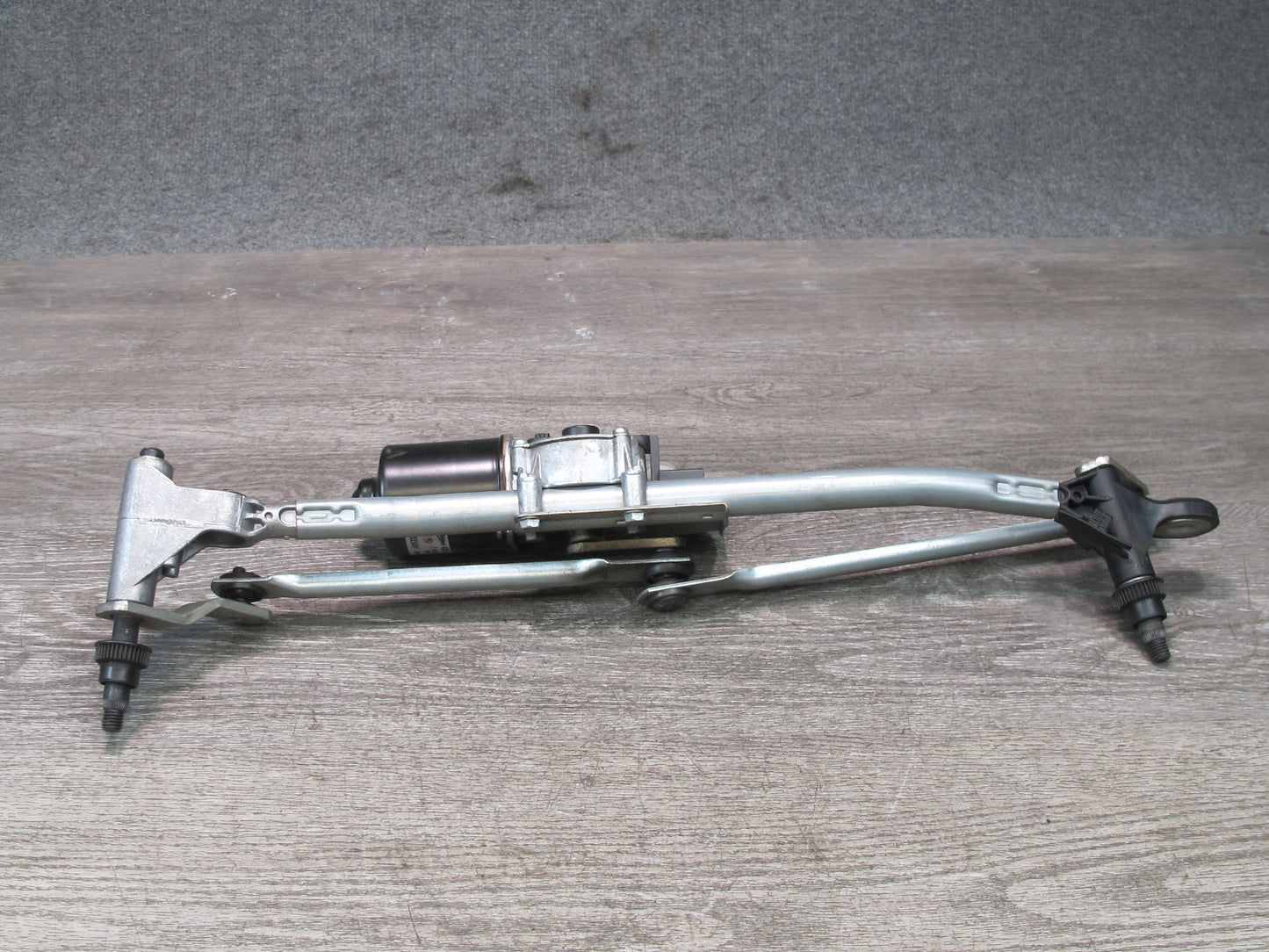 08-13 BMW E82 E88 135i Windshield Wiper Linkage w Motor OEM