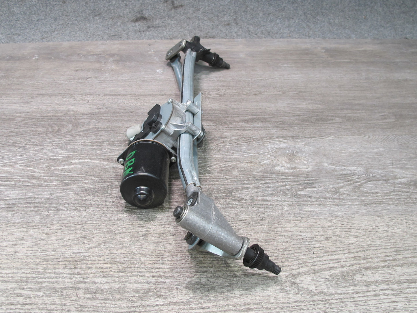 08-13 BMW E82 E88 135i Windshield Wiper Linkage w Motor OEM