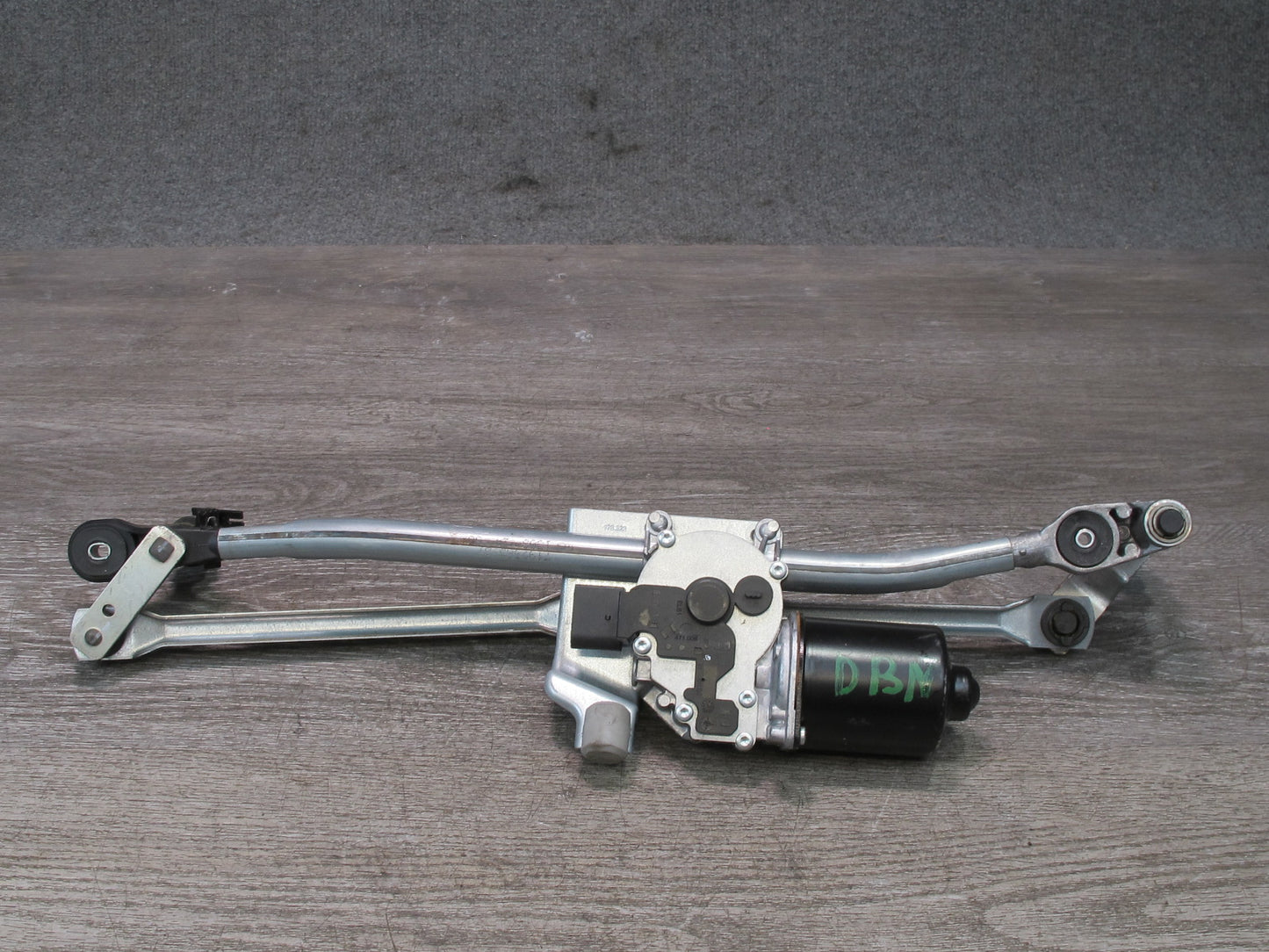 08-13 BMW E82 E88 135i Windshield Wiper Linkage w Motor OEM