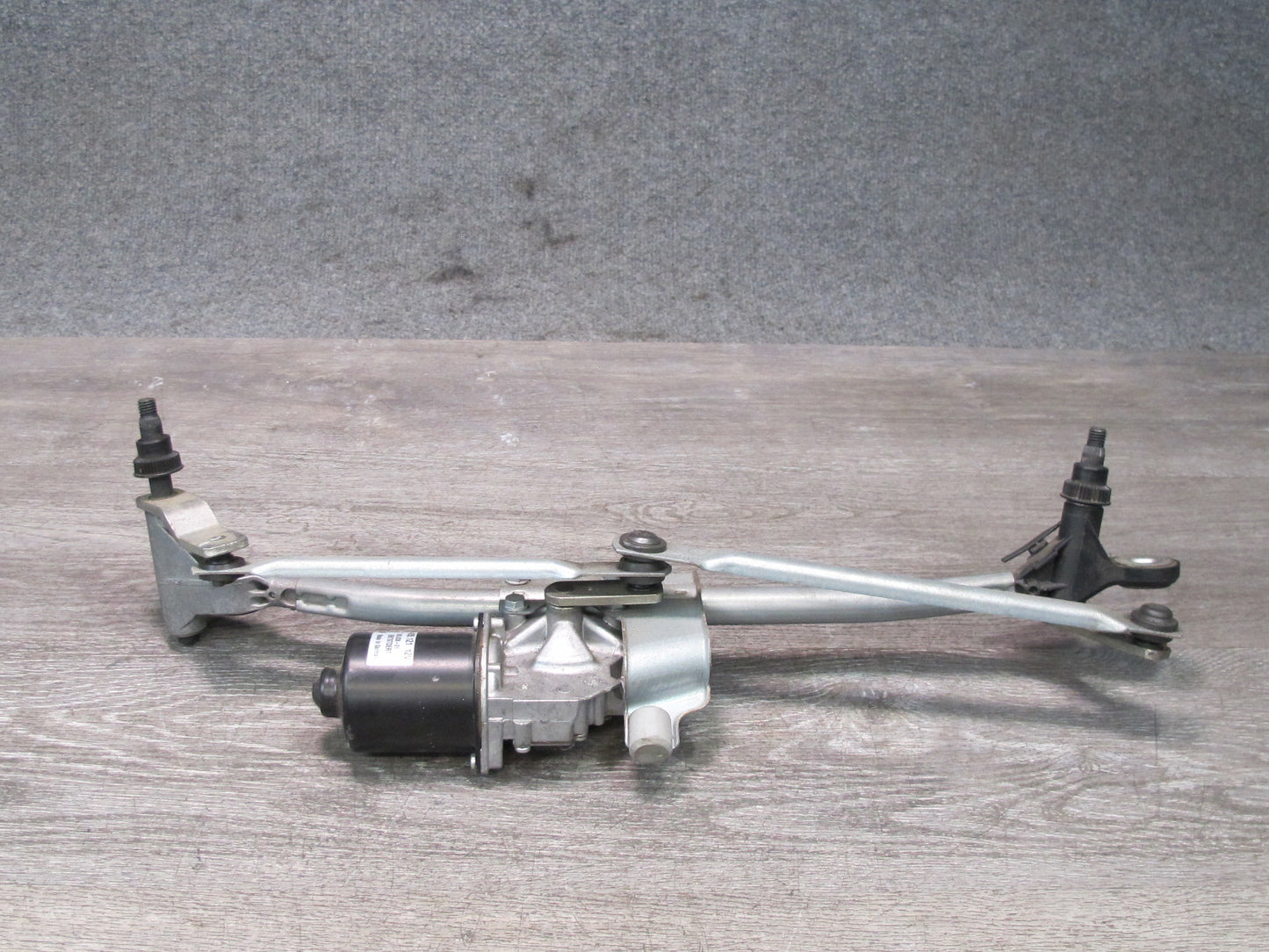 08-13 BMW E82 E88 135i Windshield Wiper Linkage w Motor OEM