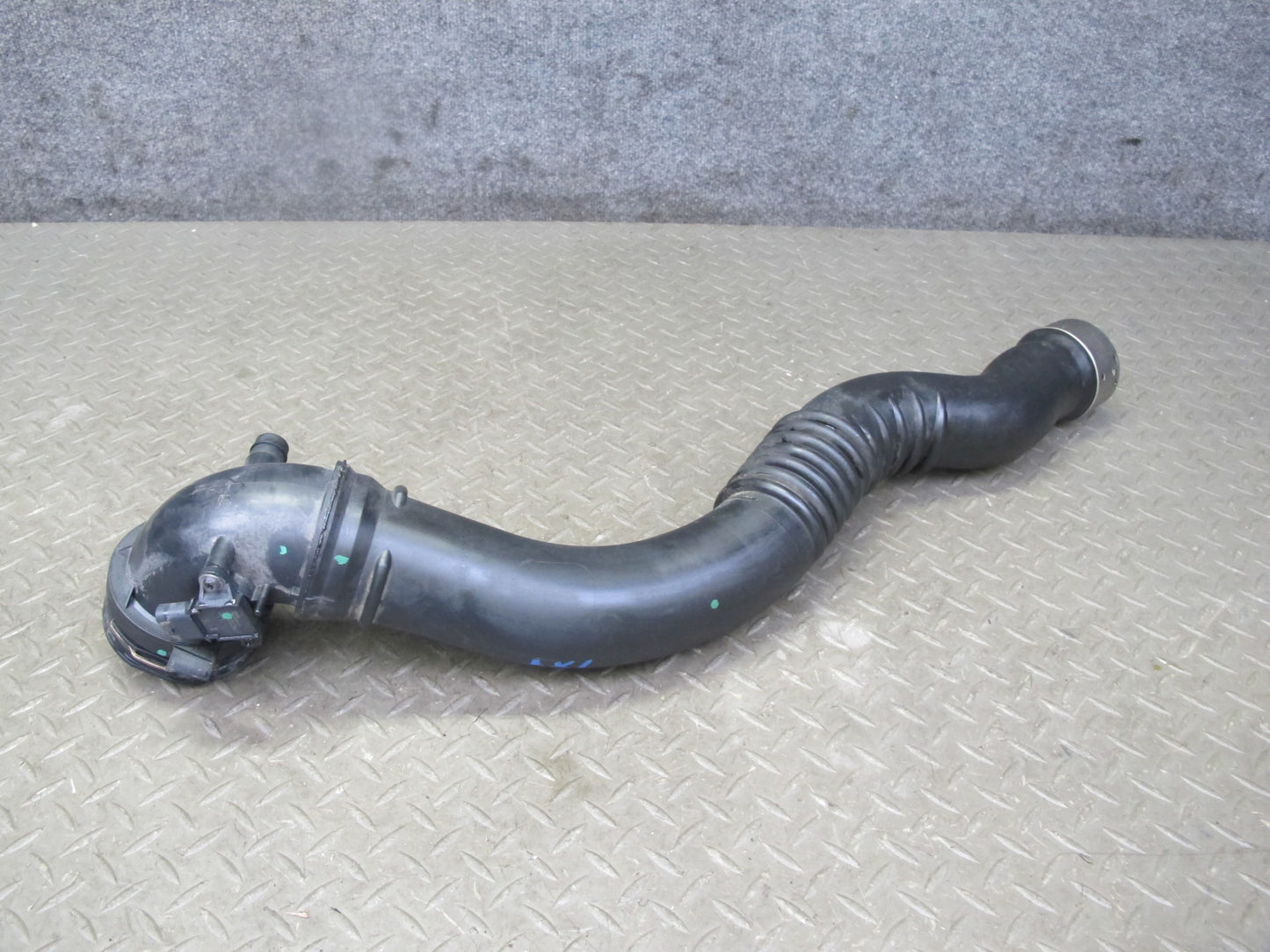 11-17 BMW F25 X3 Air Intake Turbocharger Intercooler Hose Pipe Line 7597592 OEM