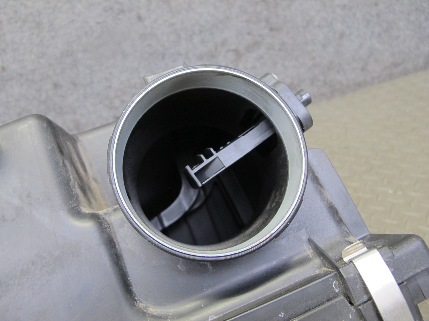 13-17 BMW F25 X3 N20 Air Intake Cleaner Filter Box w MAF Sensor OEM