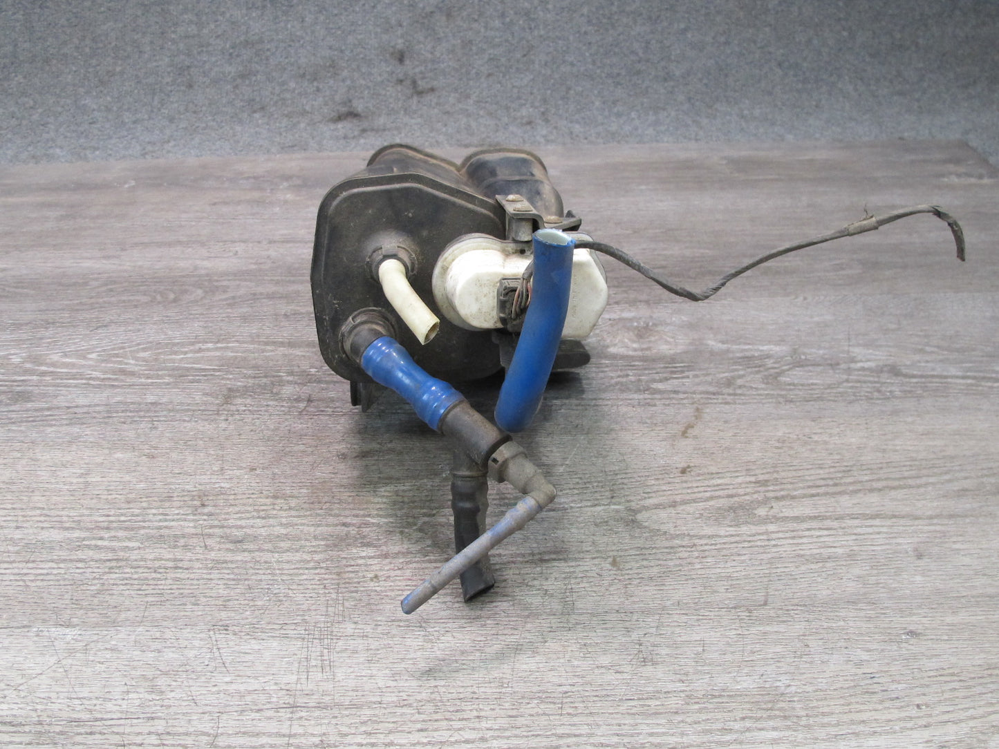 08-13 BMW E82 E88 135i Fuel Evap Vapor Charcoal Canister 6765741 OEM