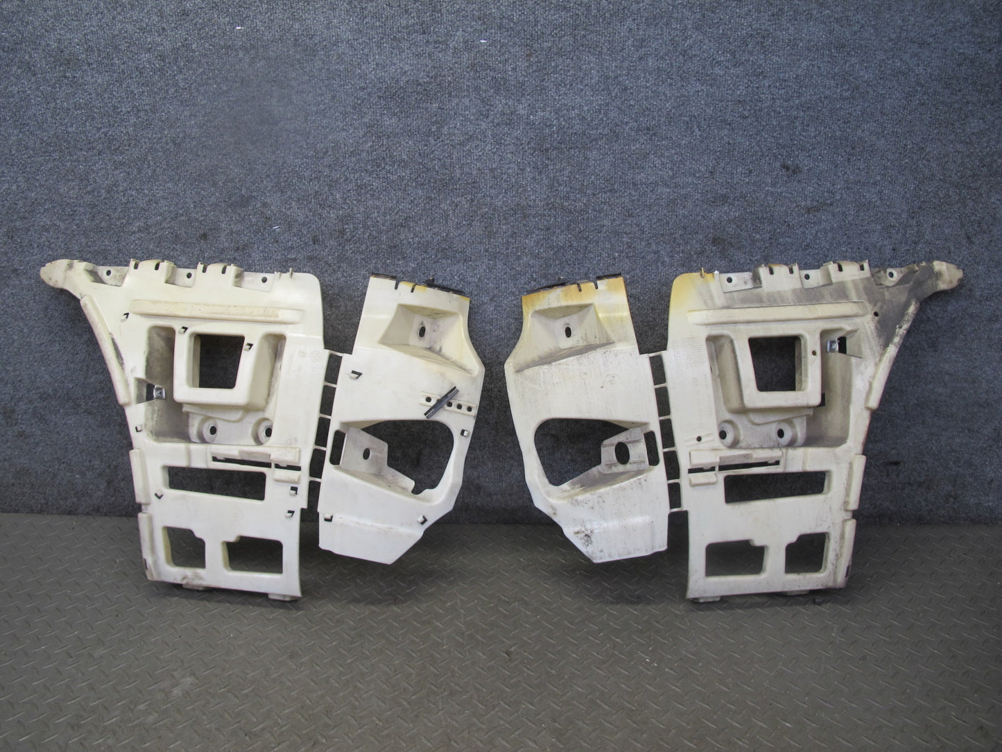 08-13 BMW E88 E82 135i M-sport Rear Bumper Right & Left Bracket Mount Set OEM