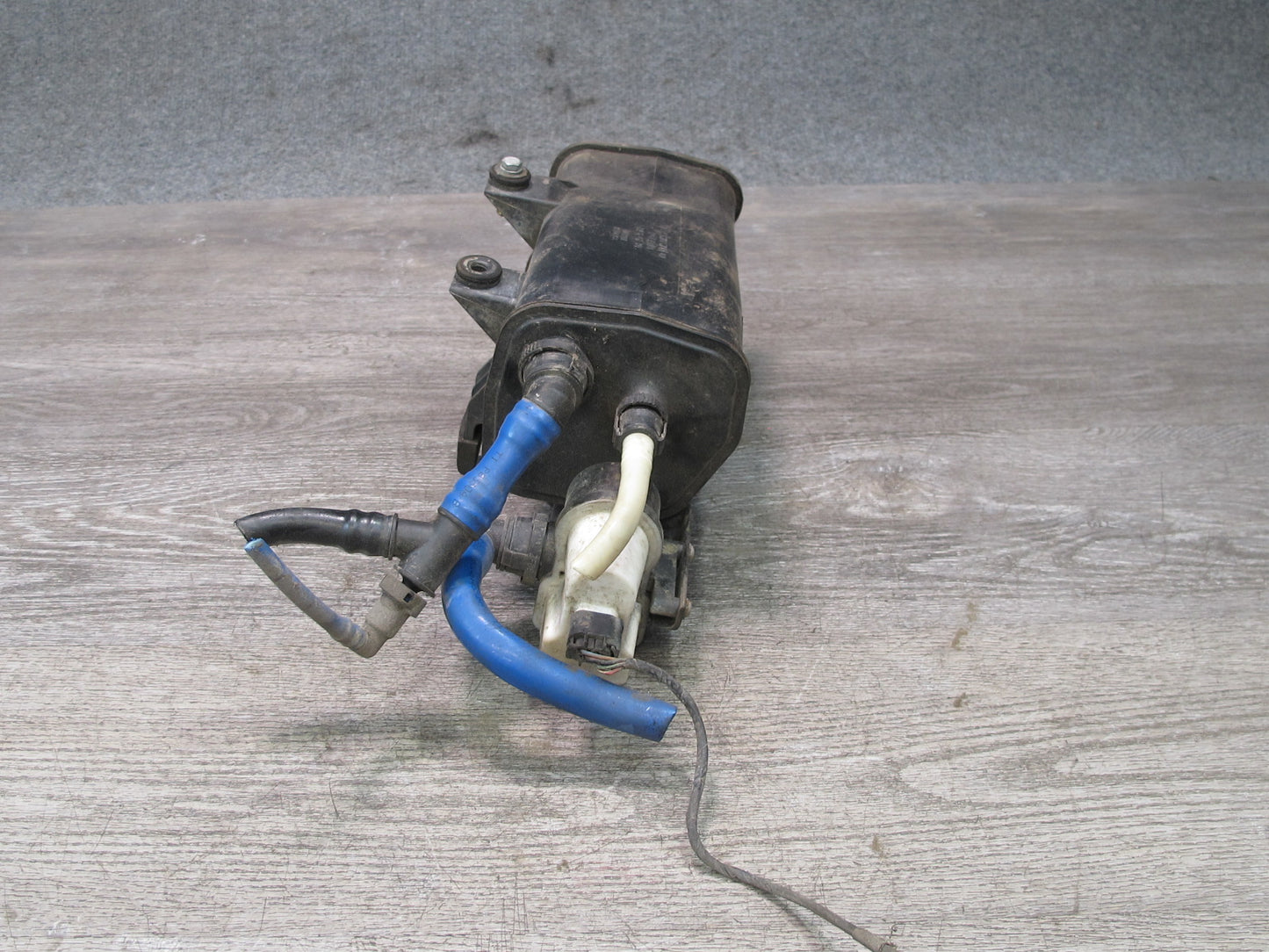 08-13 BMW E82 E88 135i Fuel Evap Vapor Charcoal Canister 6765741 OEM