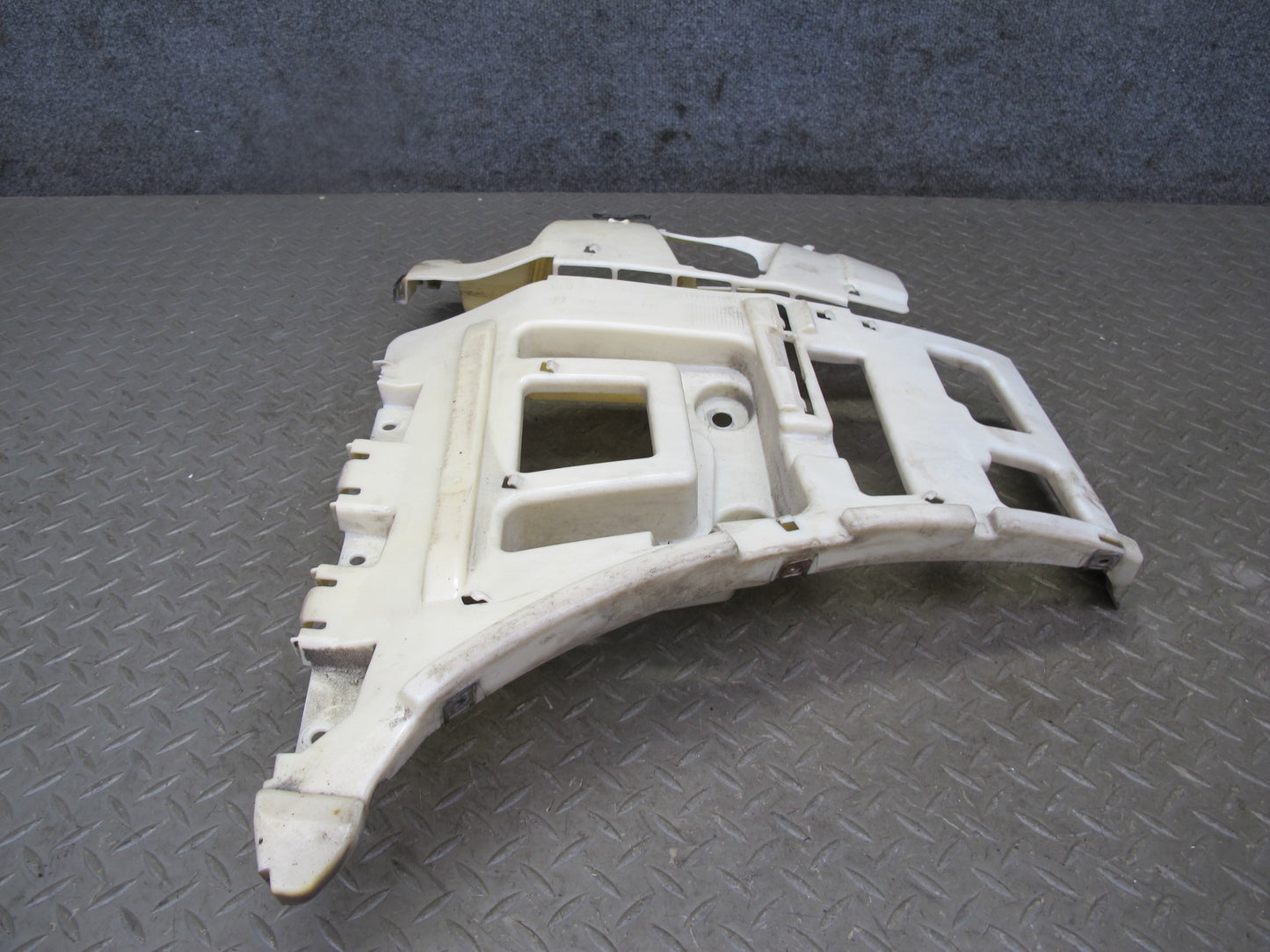 08-13 BMW E88 E82 135i M-sport Rear Bumper Right & Left Bracket Mount Set OEM