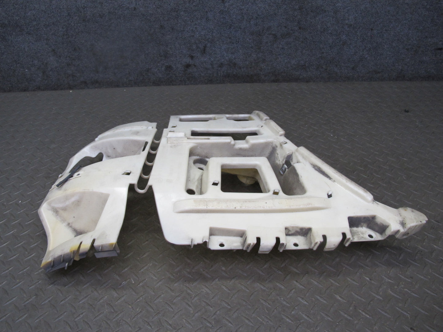 08-13 BMW E88 E82 135i M-sport Rear Bumper Right & Left Bracket Mount Set OEM