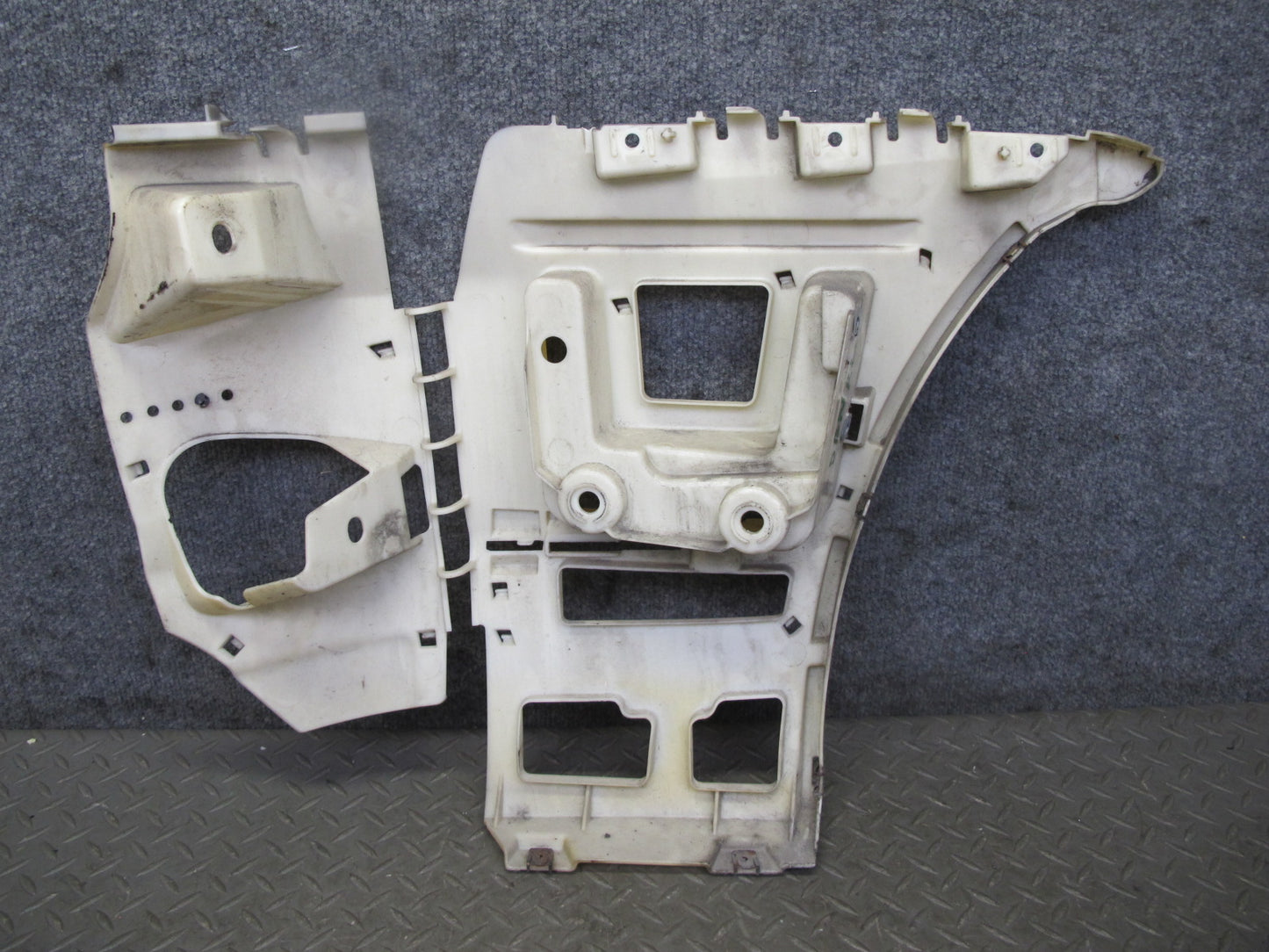 08-13 BMW E88 E82 135i M-sport Rear Bumper Right & Left Bracket Mount Set OEM