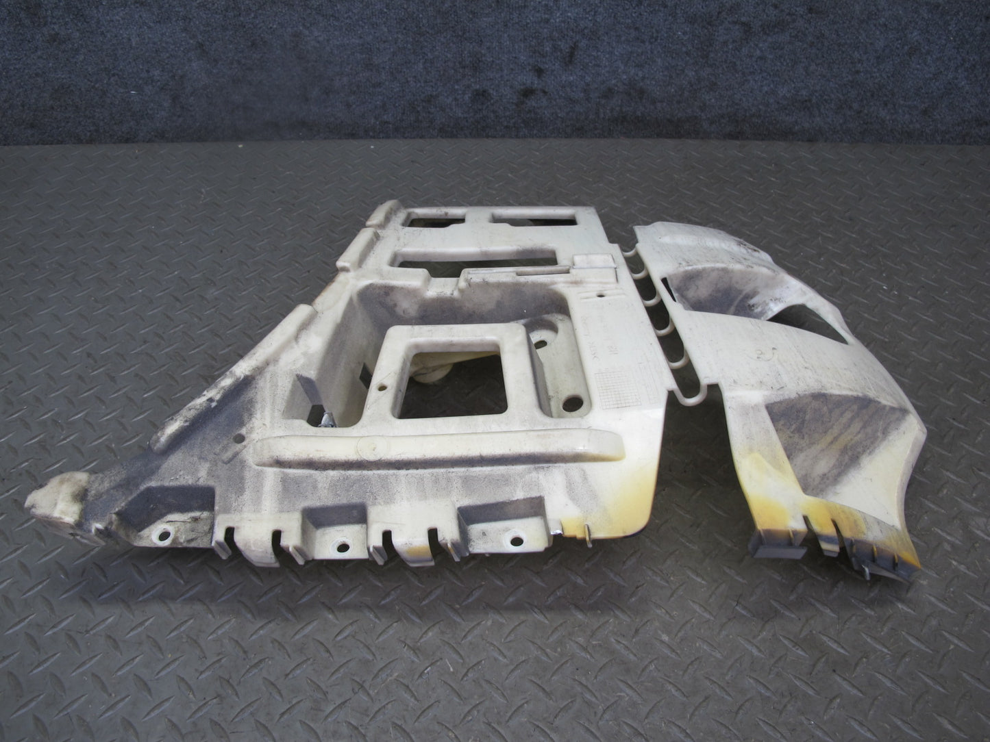 08-13 BMW E88 E82 135i M-sport Rear Bumper Right & Left Bracket Mount Set OEM