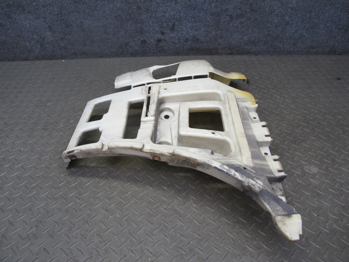 08-13 BMW E88 E82 135i M-sport Rear Bumper Right & Left Bracket Mount Set OEM