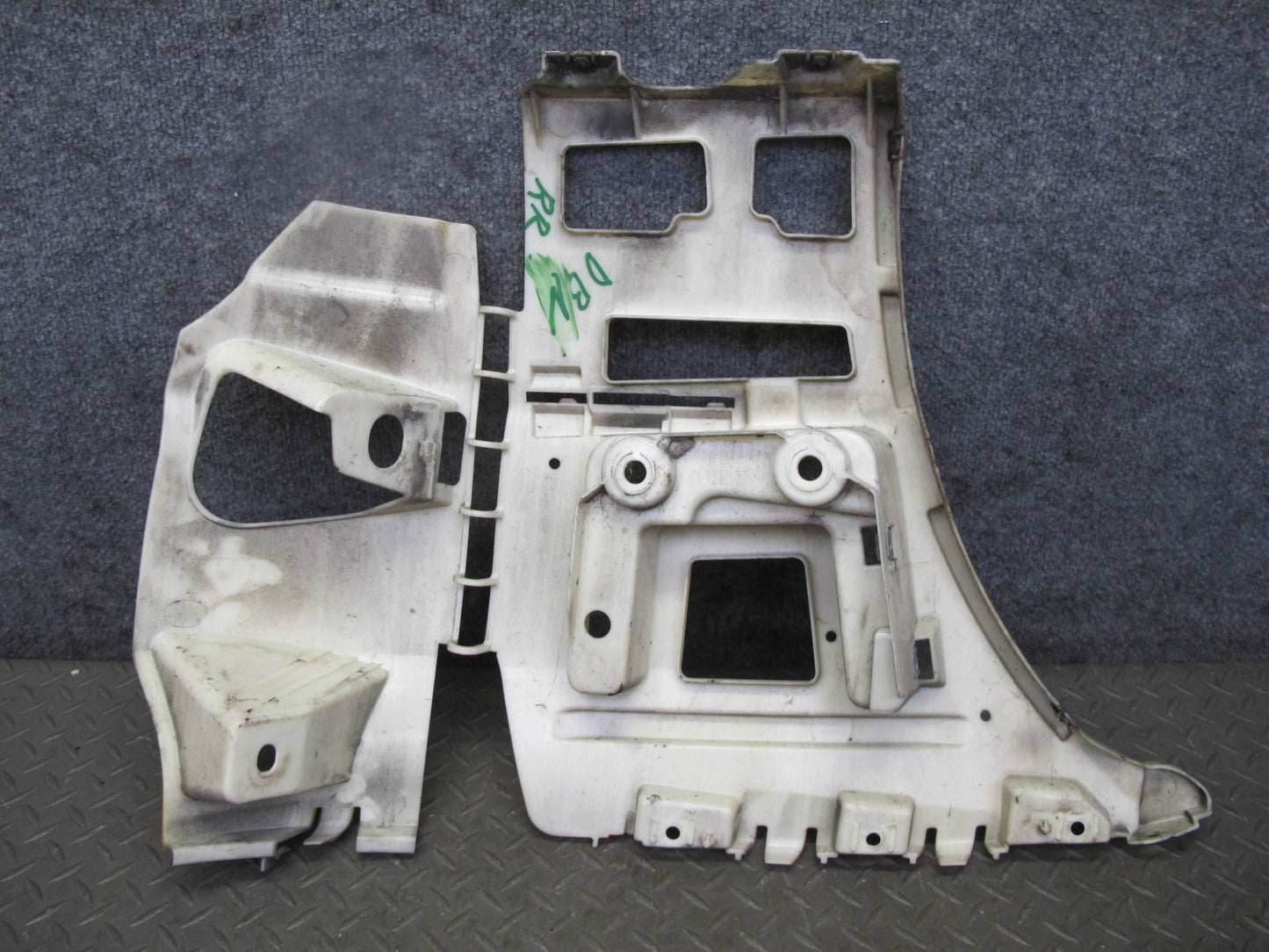 08-13 BMW E88 E82 135i M-sport Rear Bumper Right & Left Bracket Mount Set OEM