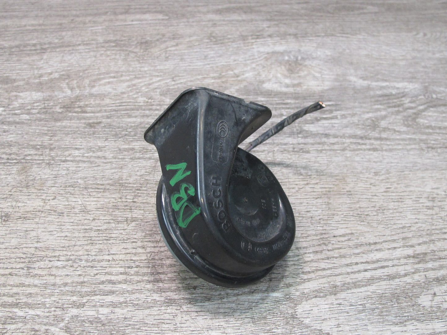 08-13 BMW E82 E88 135i Set of 2 High & Low Tone Note Pitch Horn Signal OEM