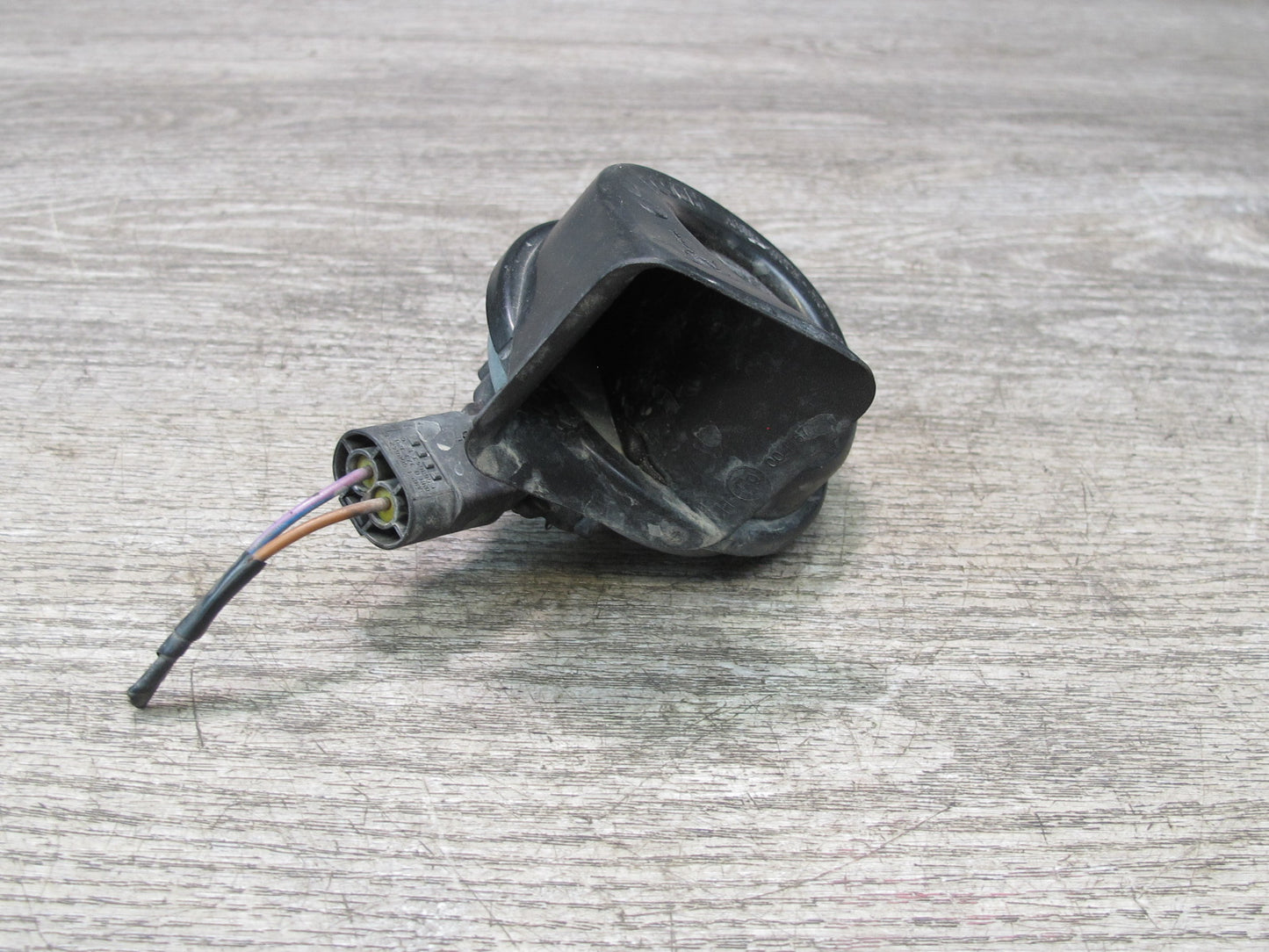 08-13 BMW E82 E88 135i Set of 2 High & Low Tone Note Pitch Horn Signal OEM