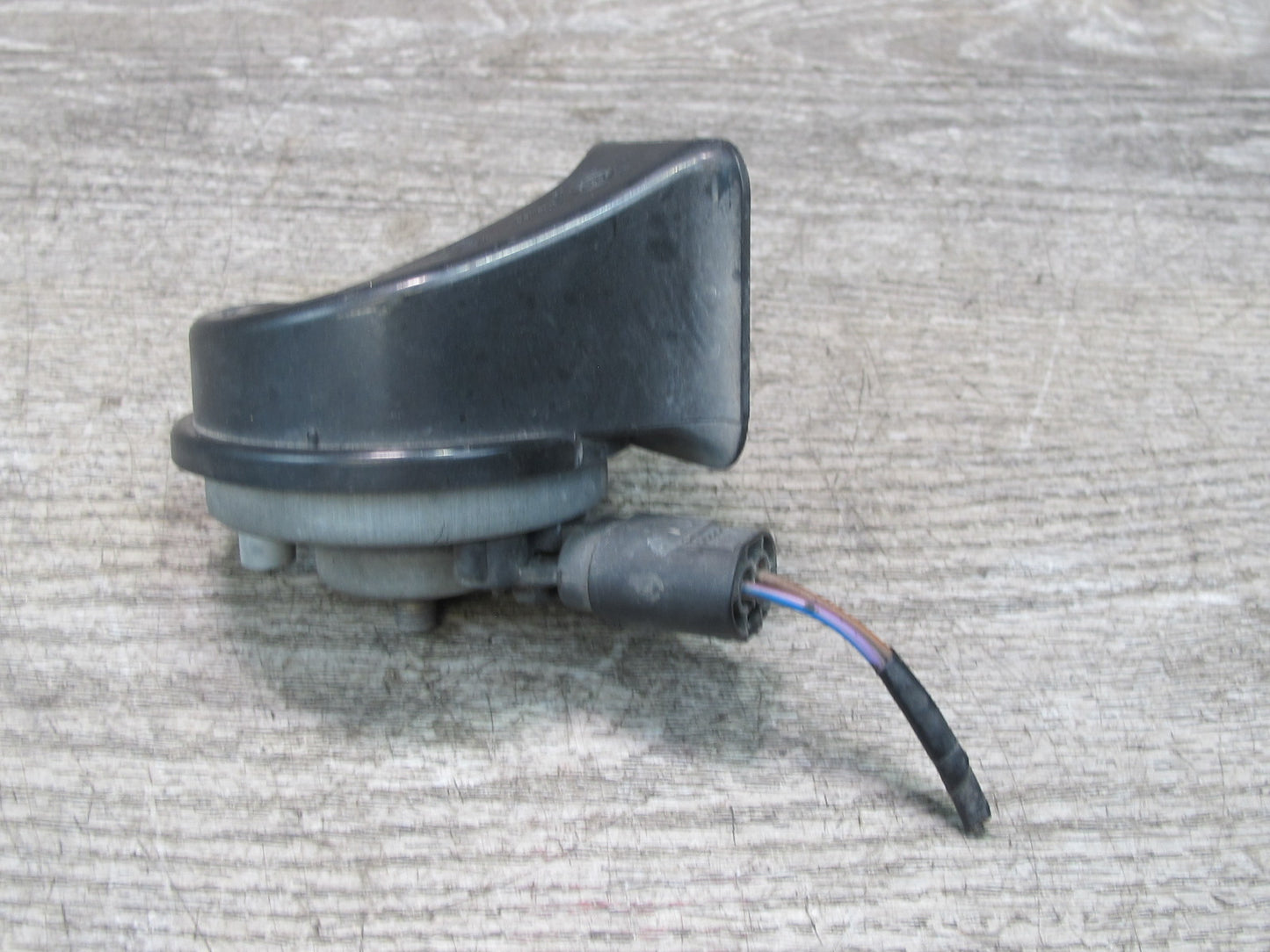 08-13 BMW E82 E88 135i Set of 2 High & Low Tone Note Pitch Horn Signal OEM