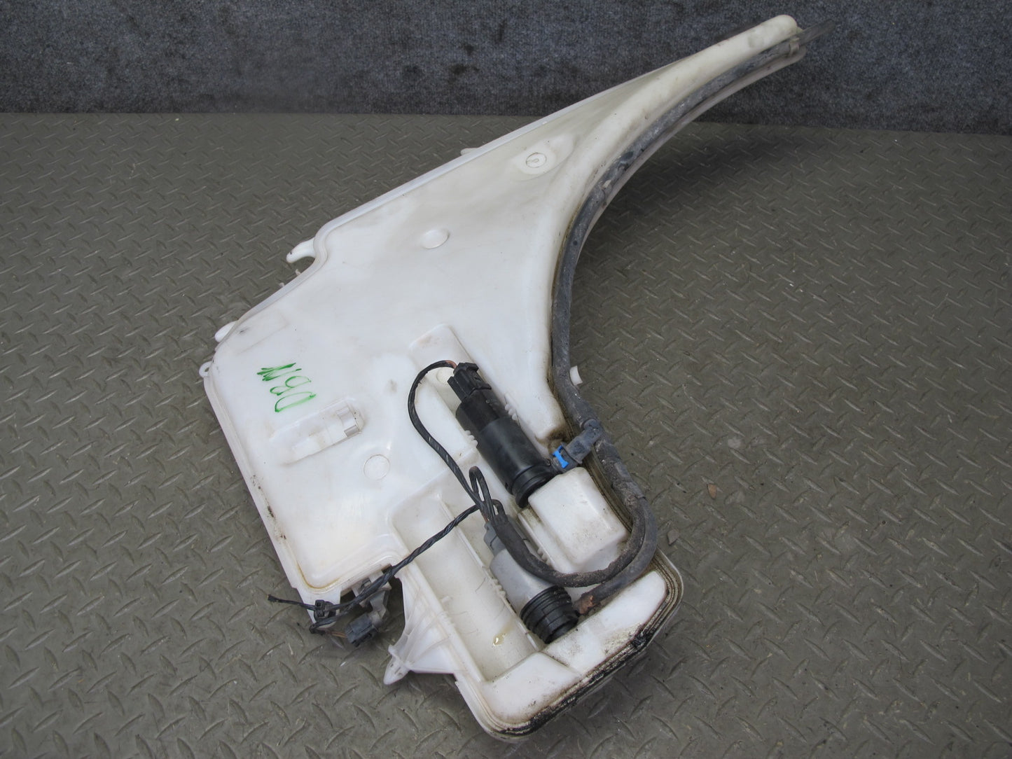 08-13 BMW E82 E88 135i Windshield Washer Fluid Reservoir Tank 7229536 OEM