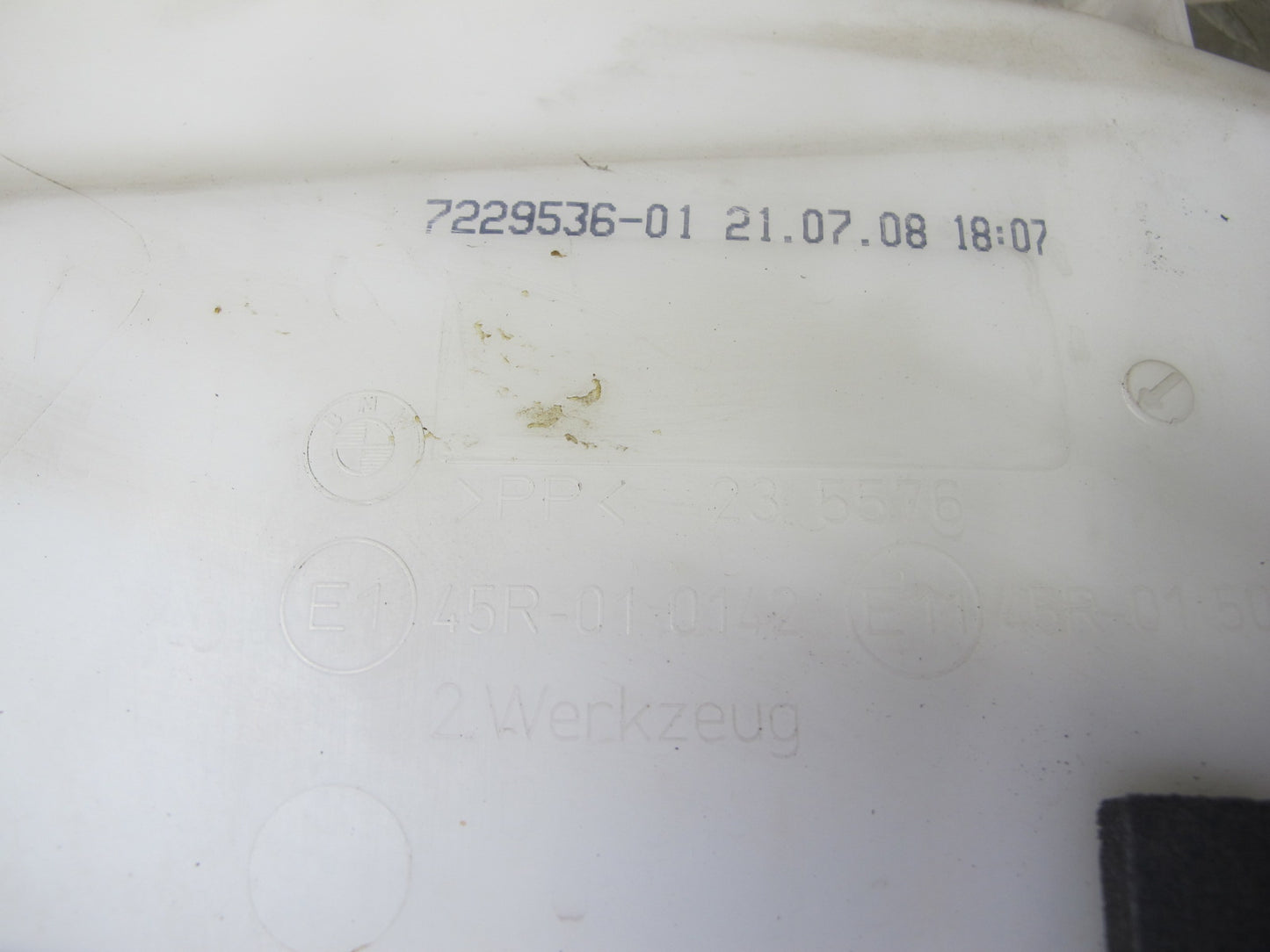 08-13 BMW E82 E88 135i Windshield Washer Fluid Reservoir Tank 7229536 OEM