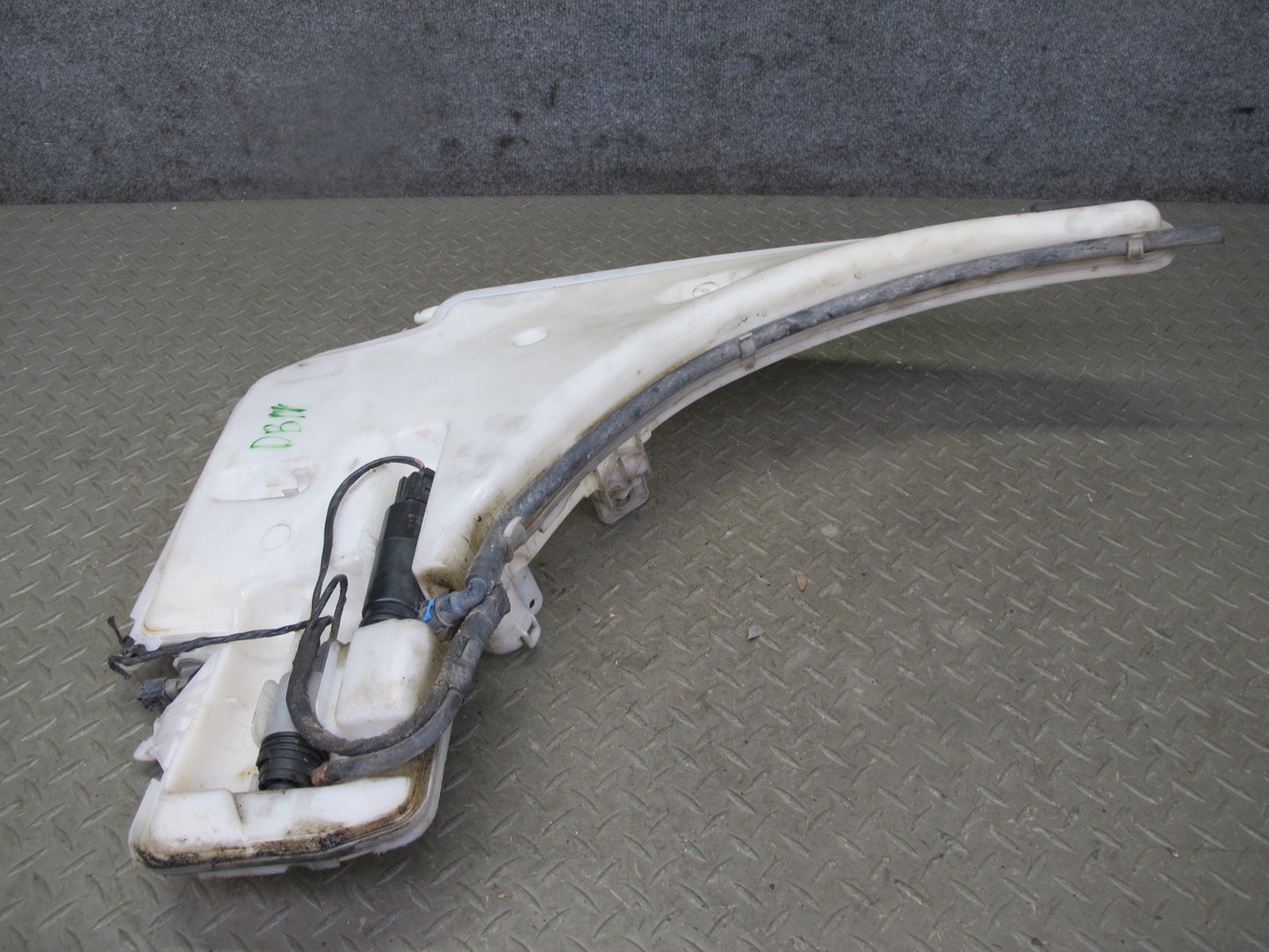 08-13 BMW E82 E88 135i Windshield Washer Fluid Reservoir Tank 7229536 OEM