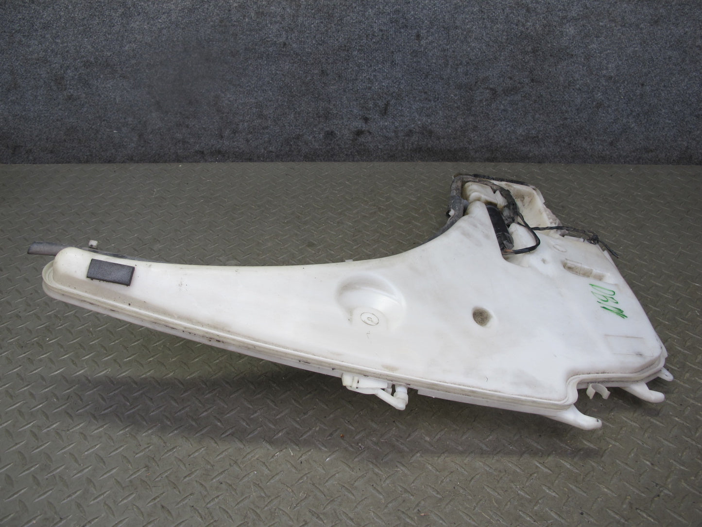 08-13 BMW E82 E88 135i Windshield Washer Fluid Reservoir Tank 7229536 OEM