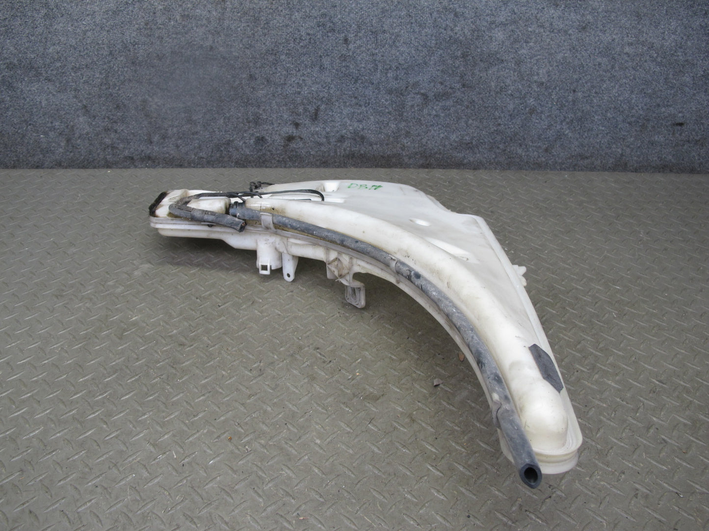 08-13 BMW E82 E88 135i Windshield Washer Fluid Reservoir Tank 7229536 OEM