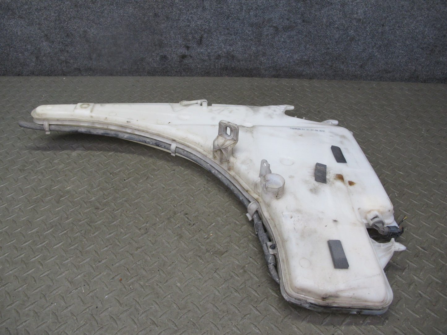 08-13 BMW E82 E88 135i Windshield Washer Fluid Reservoir Tank 7229536 OEM