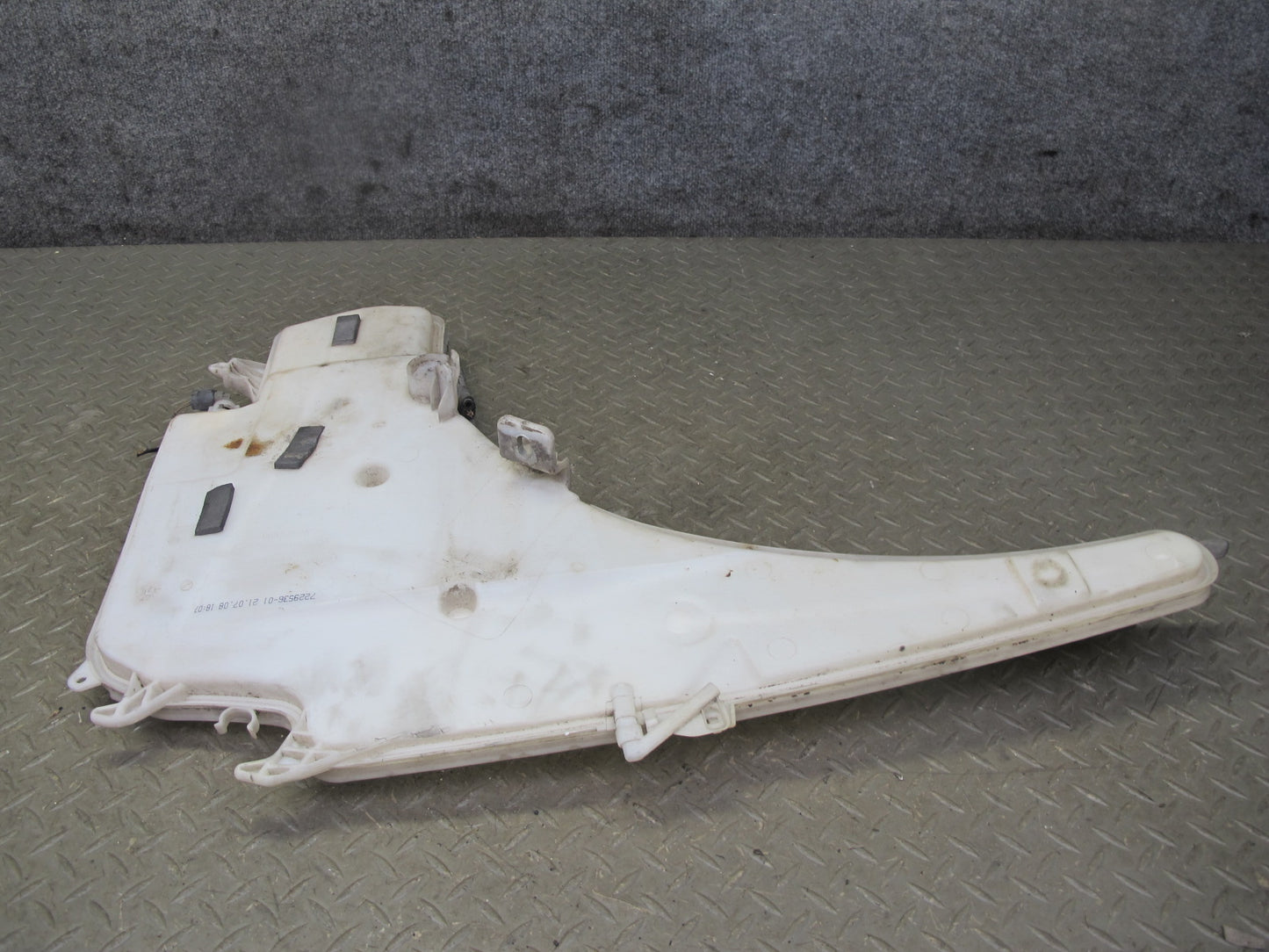 08-13 BMW E82 E88 135i Windshield Washer Fluid Reservoir Tank 7229536 OEM