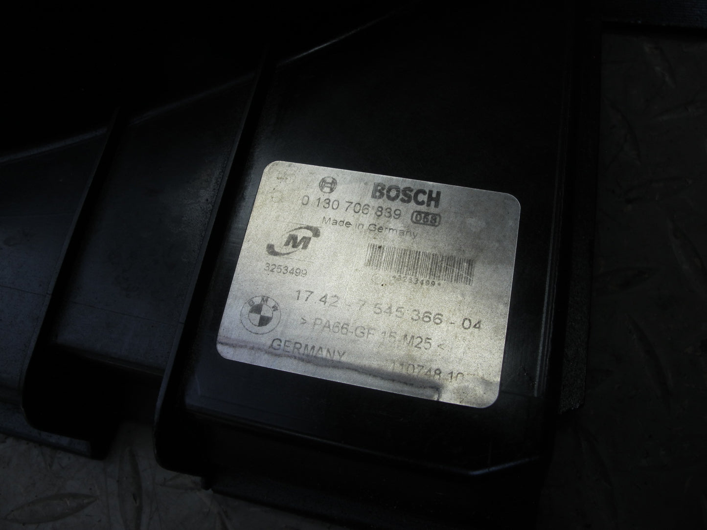 08-13 BMW E82 E88 135i Engine Radiator Cooling Fan w Housing Assy 7561712 OEM