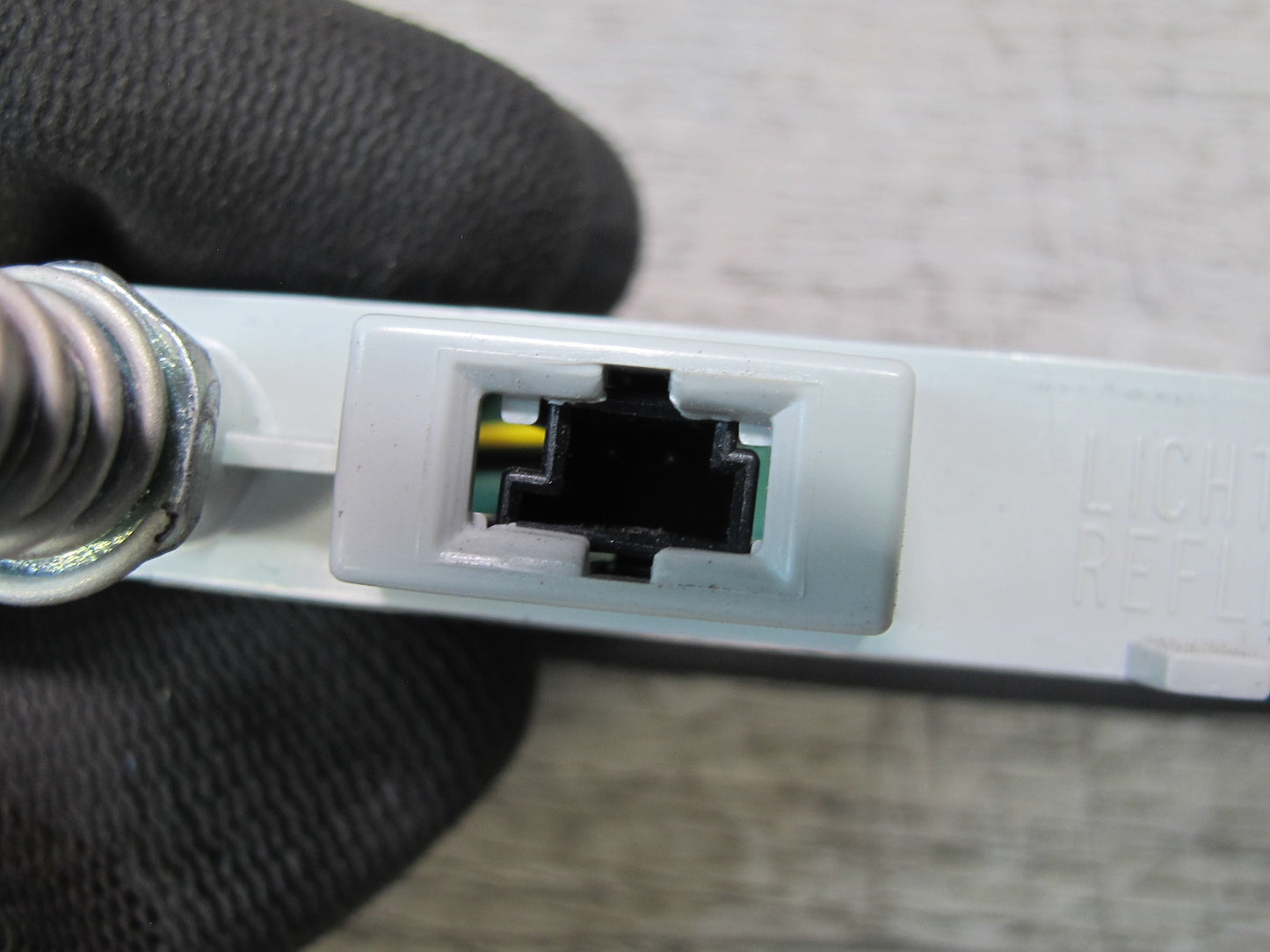 01-06 BMW E46 330ci Convertible Rear Third 3RD Brake Stop Light Lamp 6920740 OEM