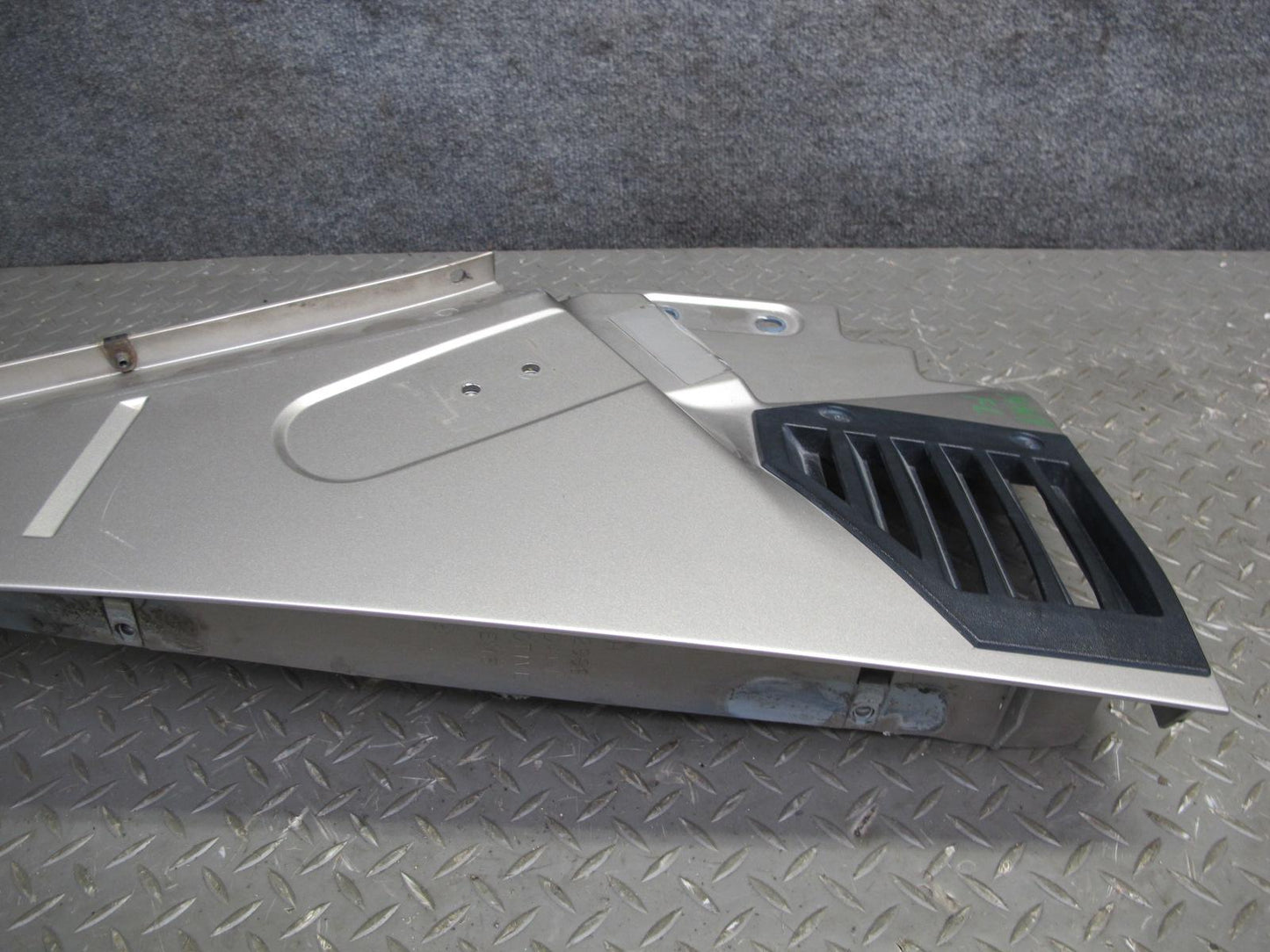 2003-2009 Hummer H2 Front Left Driver Side Fender Shell Cover Panel 15062999