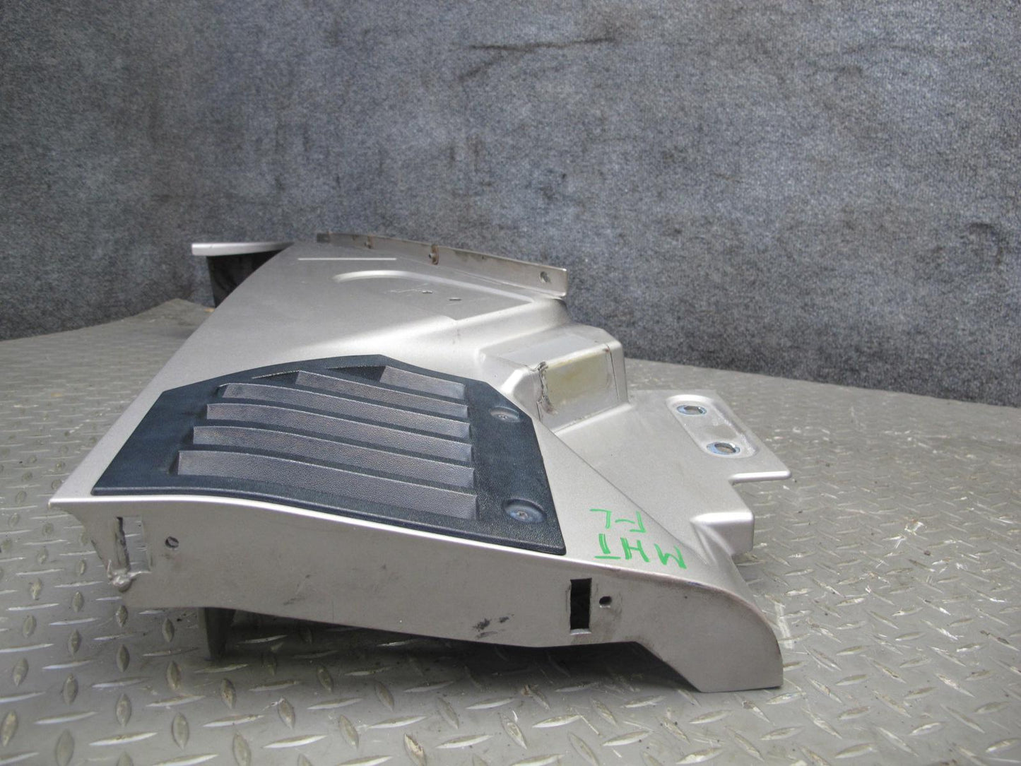 2003-2009 Hummer H2 Front Left Driver Side Fender Shell Cover Panel 15062999