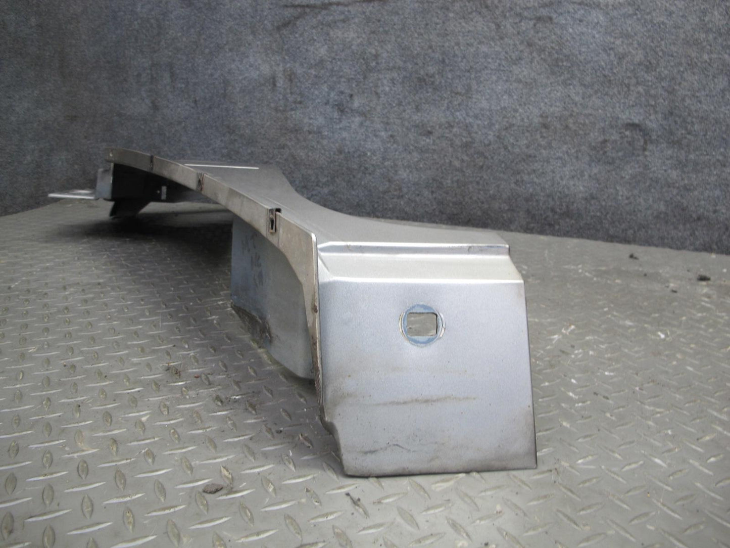 2003-2009 Hummer H2 Front Left Driver Side Fender Shell Cover Panel 15062999