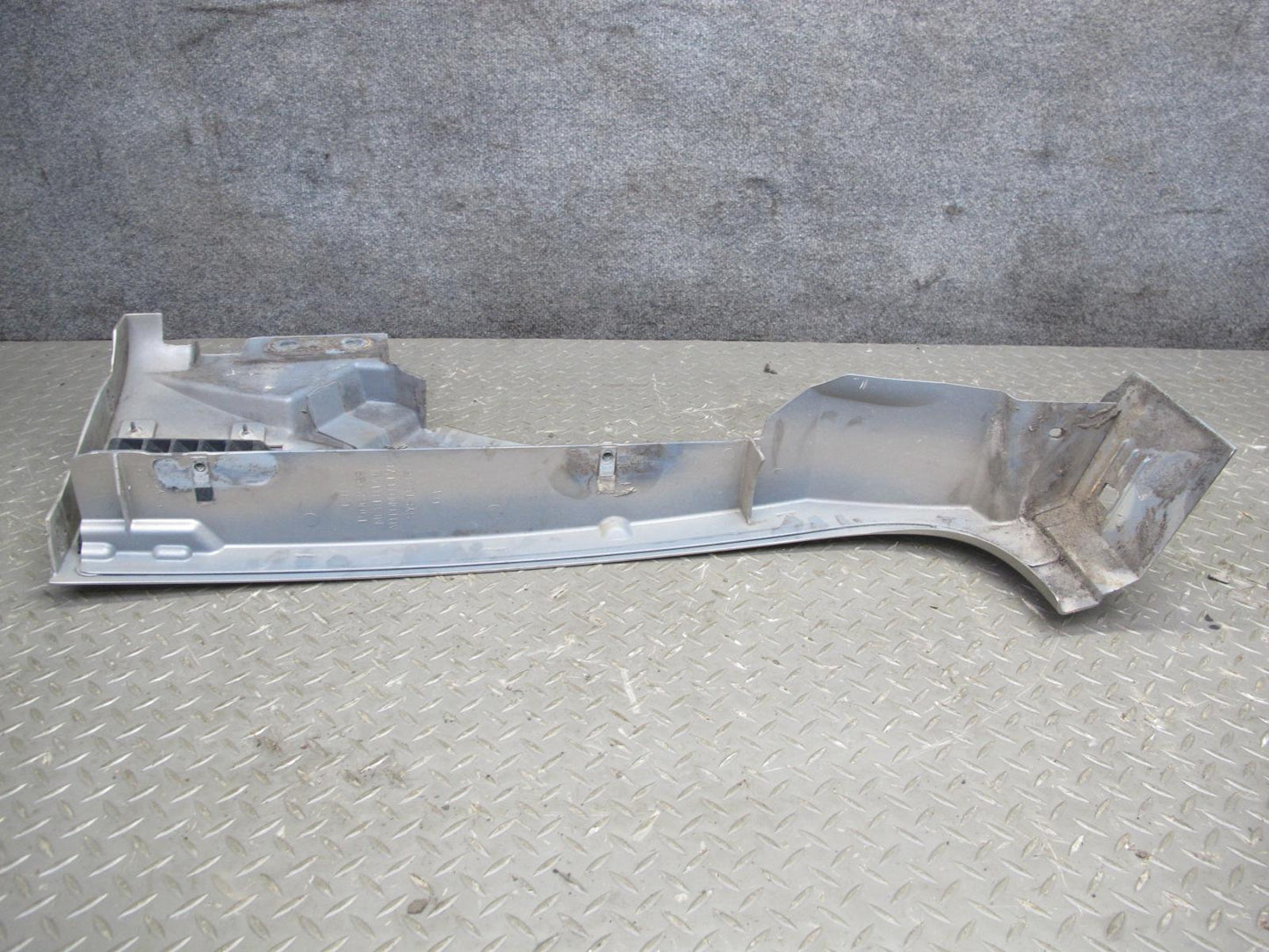 2003-2009 Hummer H2 Front Left Driver Side Fender Shell Cover Panel 15062999