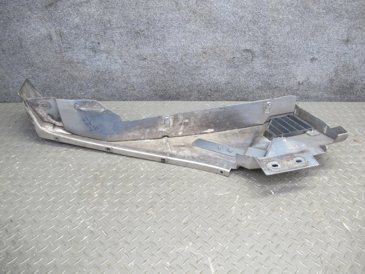 2003-2009 Hummer H2 Front Left Driver Side Fender Shell Cover Panel 15062999