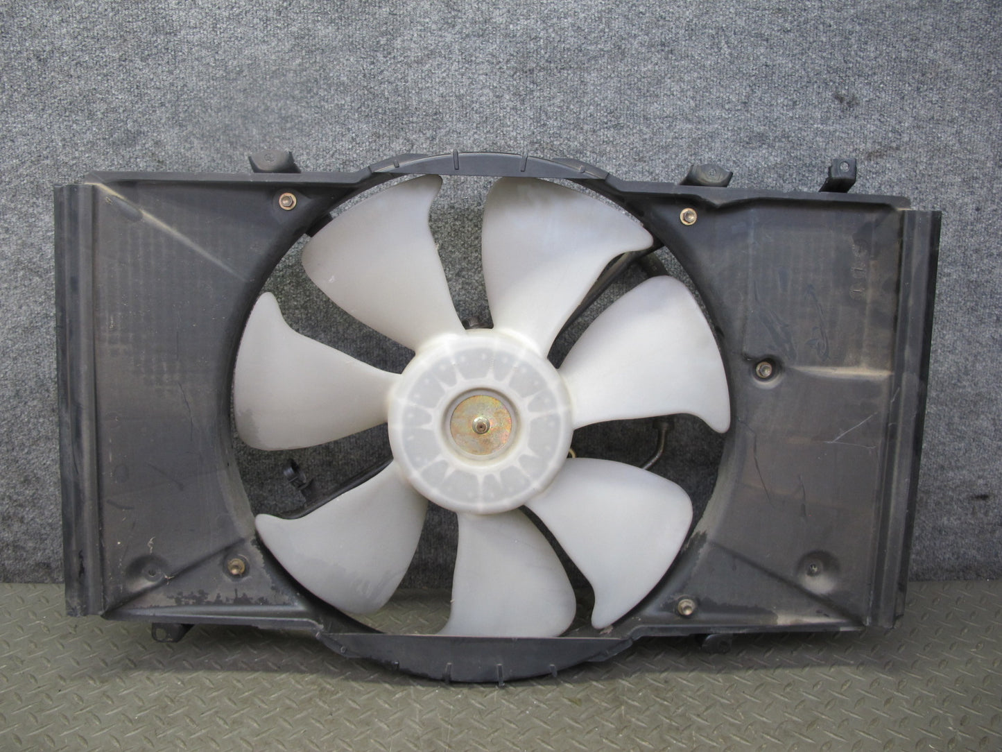 95-97 Toyota Celsior Engine Cooling Radiator Hydraulic Fan Motor w Shroud OEM