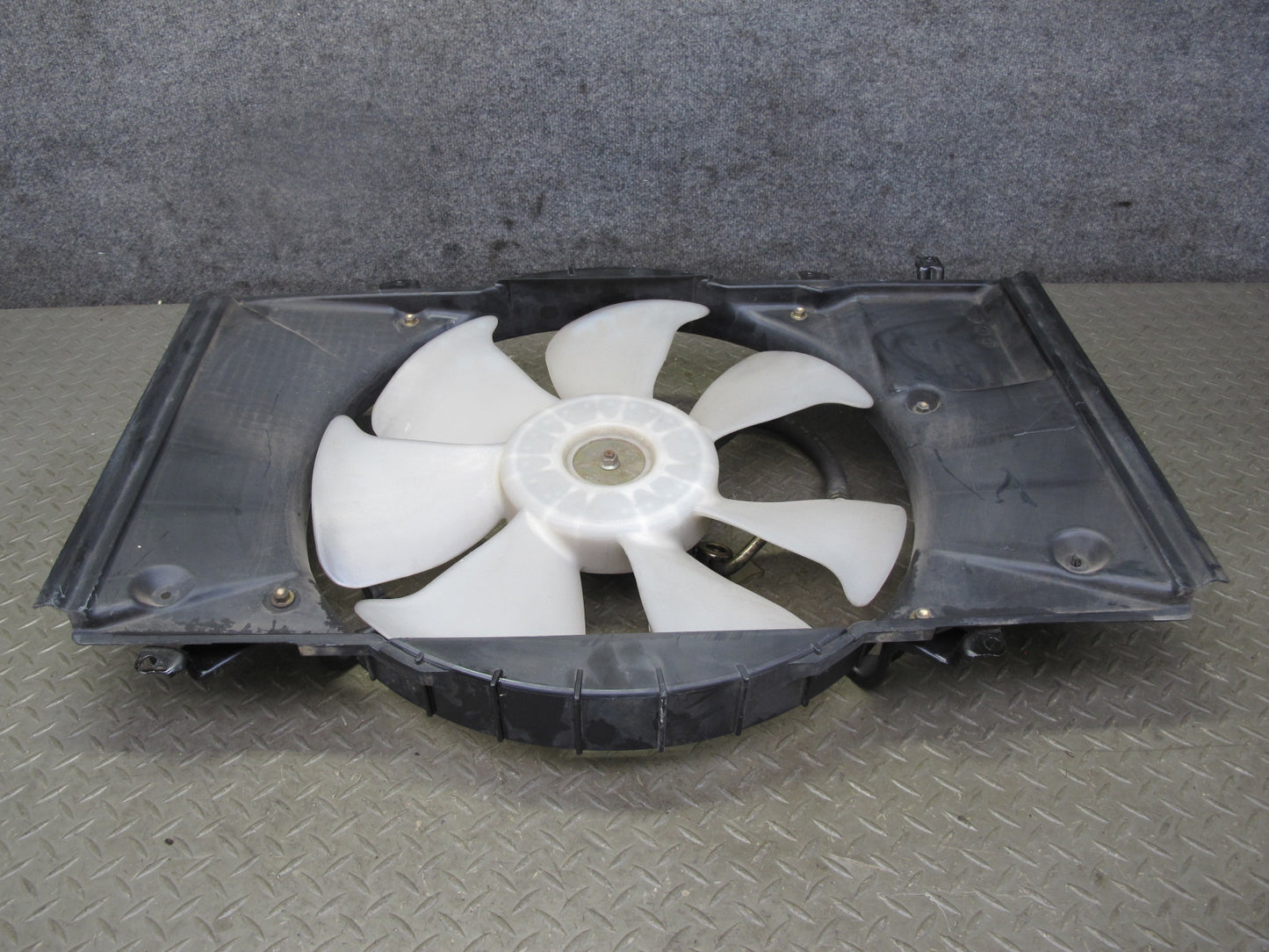 95-97 Toyota Celsior Engine Cooling Radiator Hydraulic Fan Motor w Shroud OEM