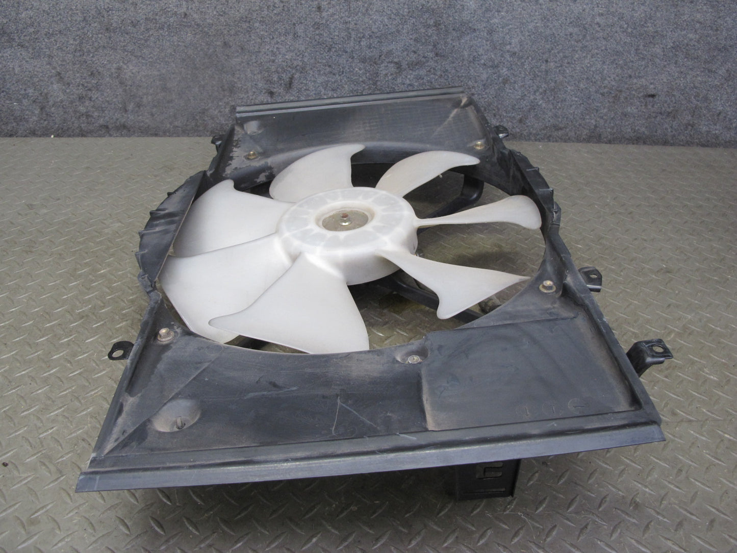 95-97 Toyota Celsior Engine Cooling Radiator Hydraulic Fan Motor w Shroud OEM