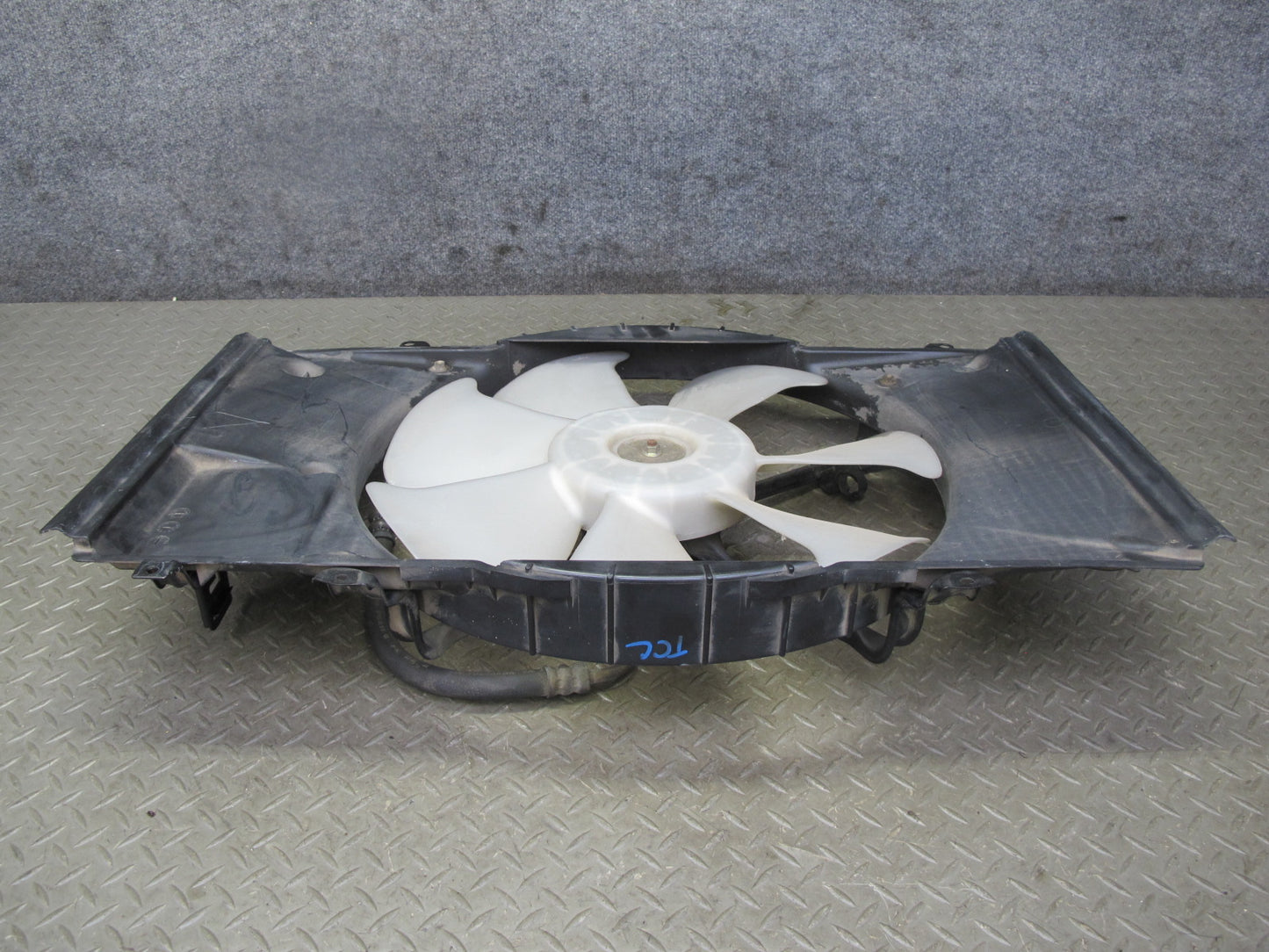 95-97 Toyota Celsior Engine Cooling Radiator Hydraulic Fan Motor w Shroud OEM